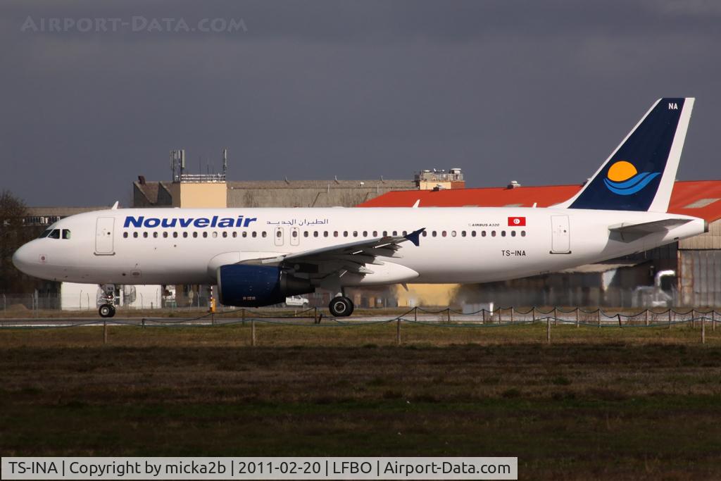 TS-INA, 1999 Airbus A320-214 C/N 1121, Taxiing
