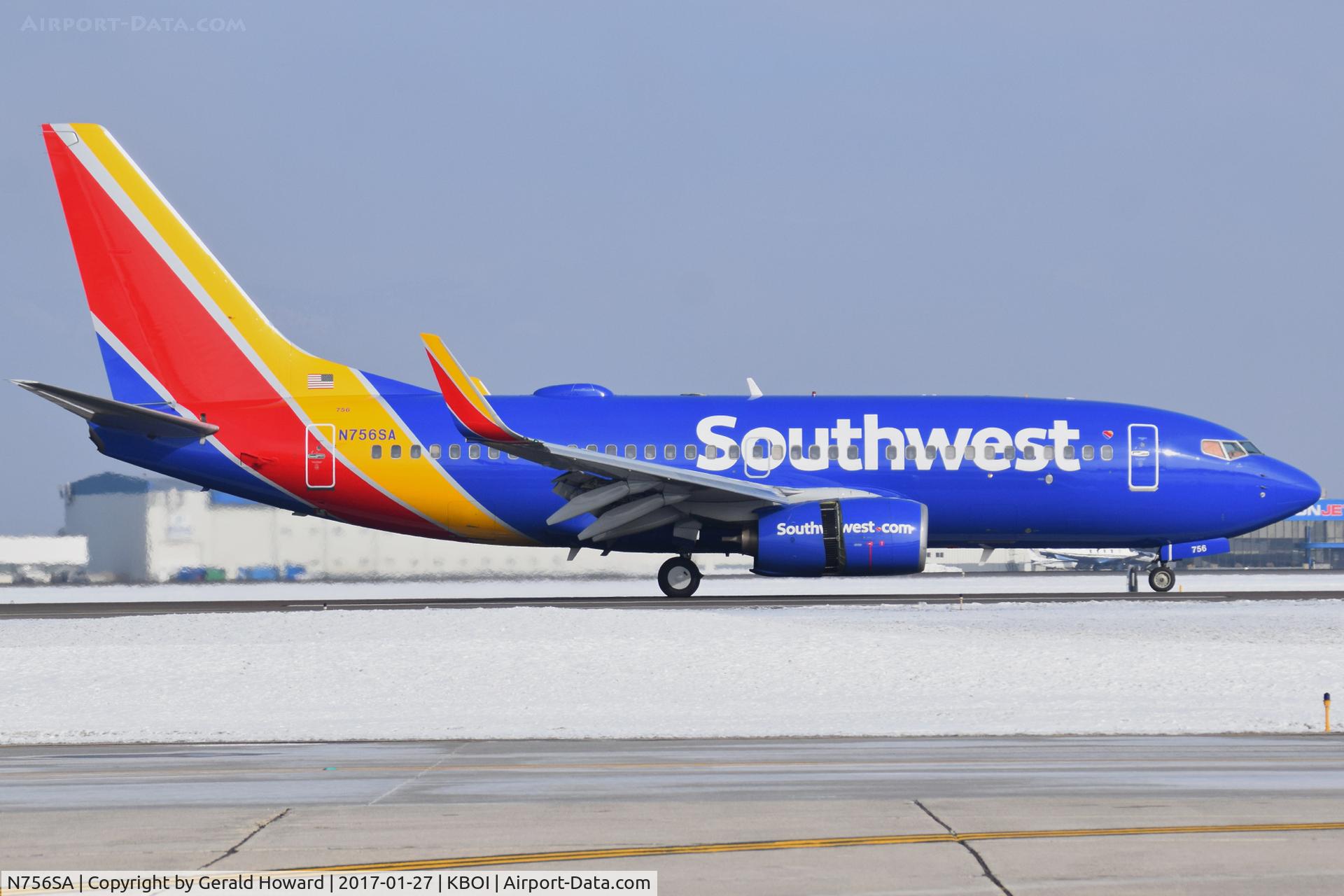N756SA, 1999 Boeing 737-7H4 C/N 27872, Landing RWY 10R.
