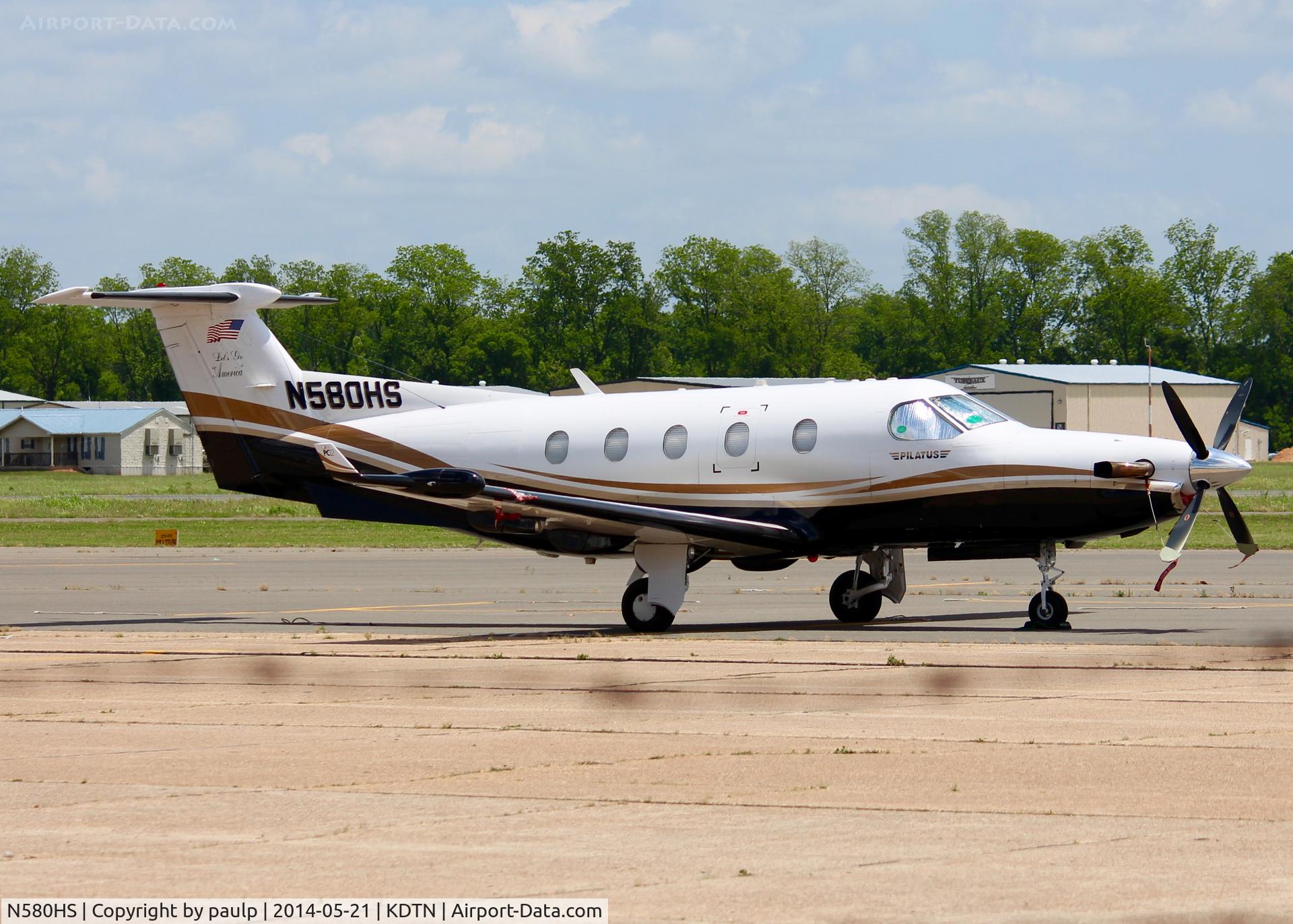 N580HS, 2004 Pilatus PC-12/45 C/N 586, At Downtown Shreveport.