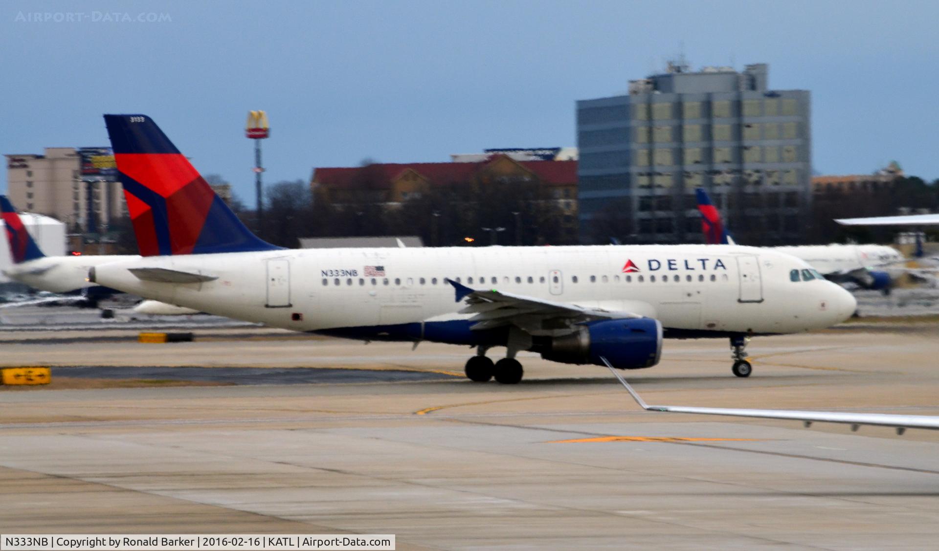 N333NB, 2001 Airbus A319-114 C/N 1582, Taxi Atlanta