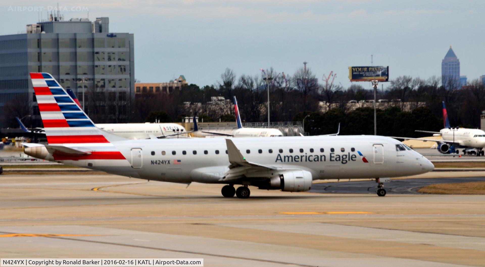 N424YX, 2014 Embraer 175LR (ERJ-170-200LR) C/N 17000393, Taxi Atlanta