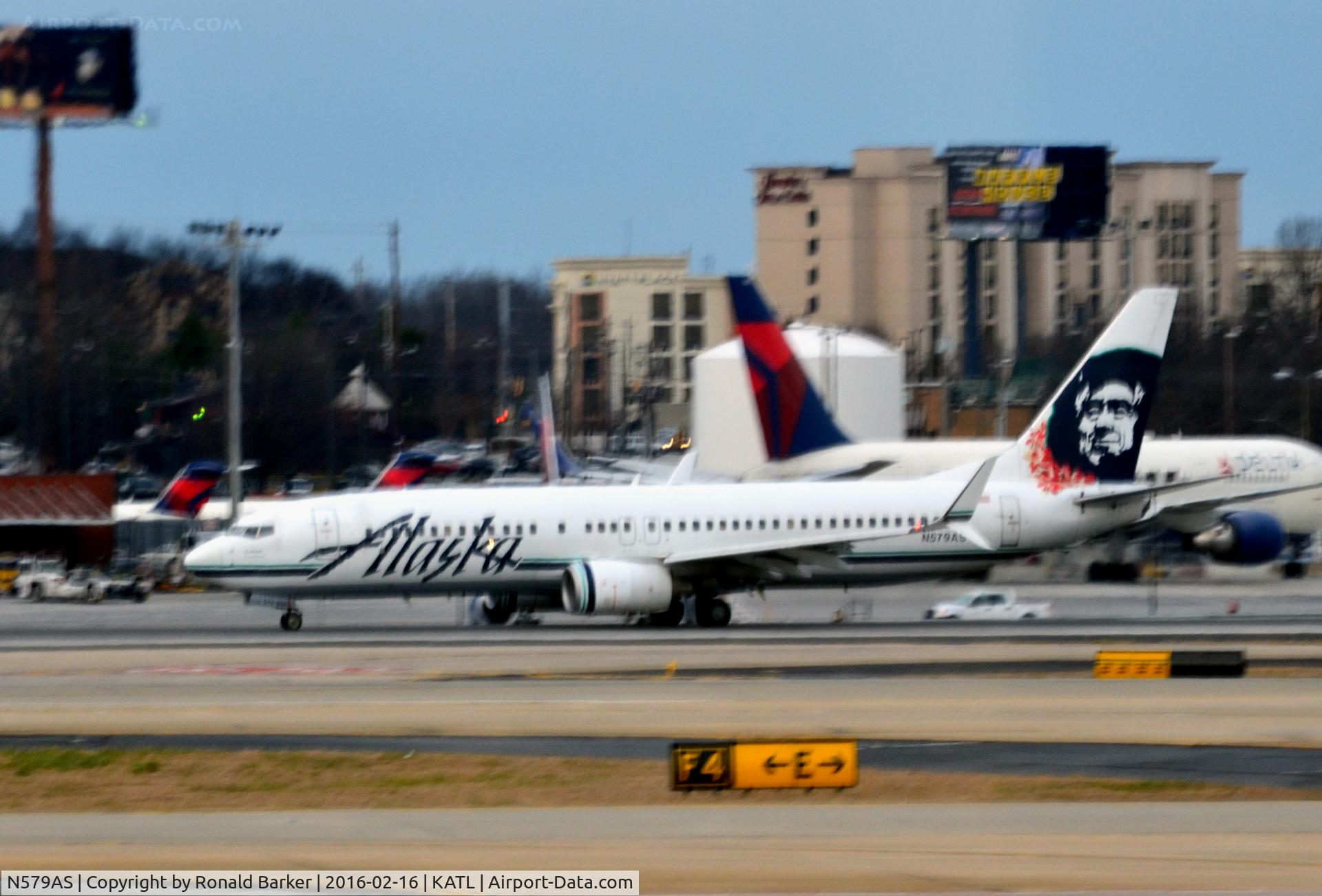 N579AS, 2007 Boeing 737-890 C/N 35187, Landing Atlanta