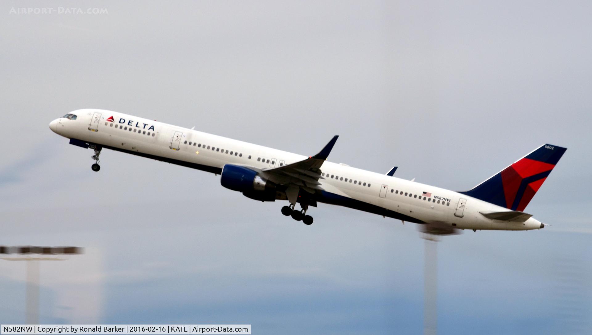 N582NW, 2002 Boeing 757-351 C/N 32981, Takeoff Atlanta