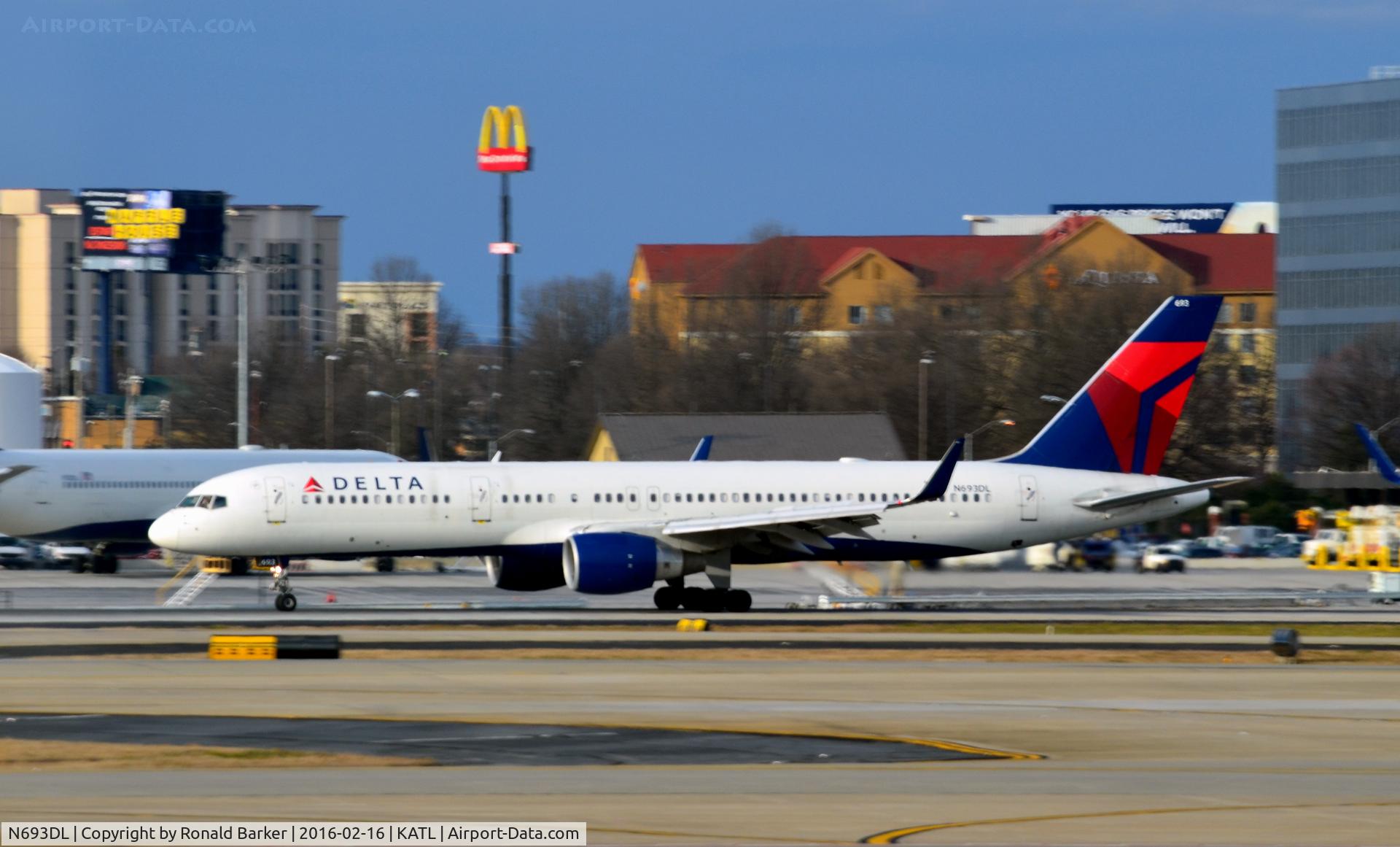 N693DL, 1998 Boeing 757-232 C/N 29725, Landing Atlanta