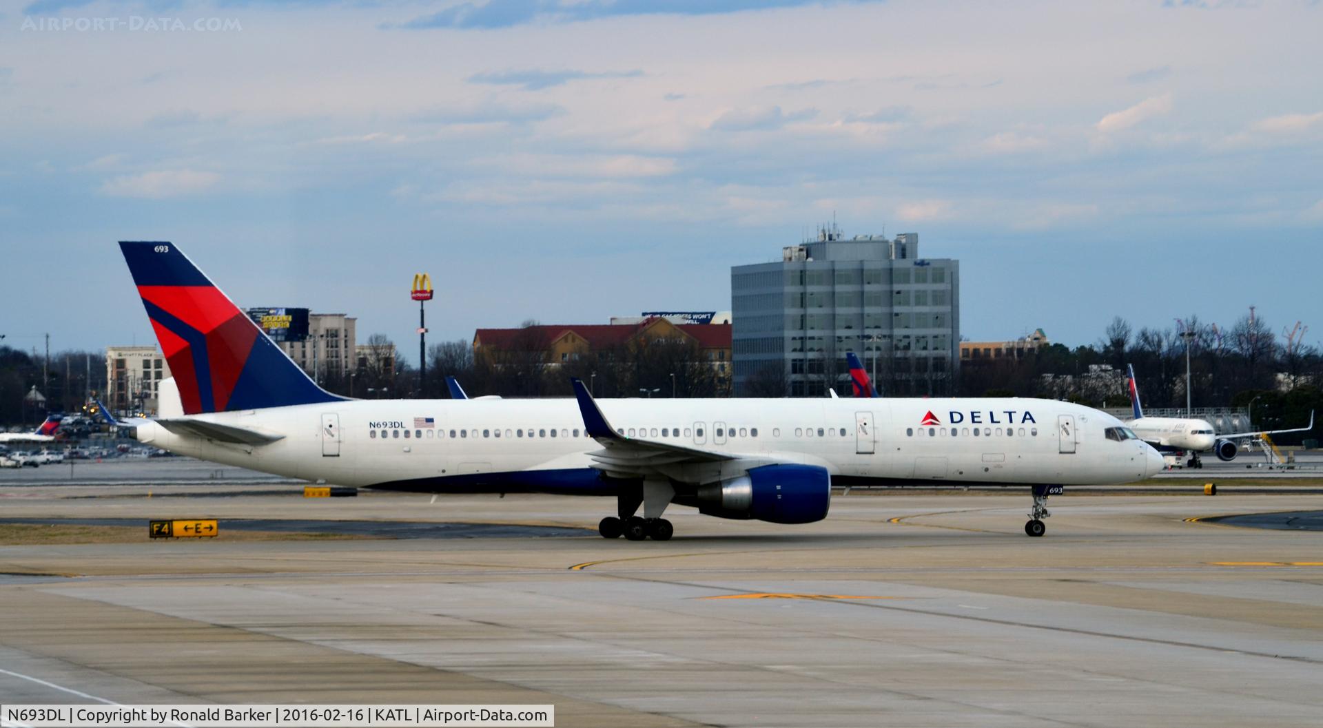 N693DL, 1998 Boeing 757-232 C/N 29725, Taxi Atlanta