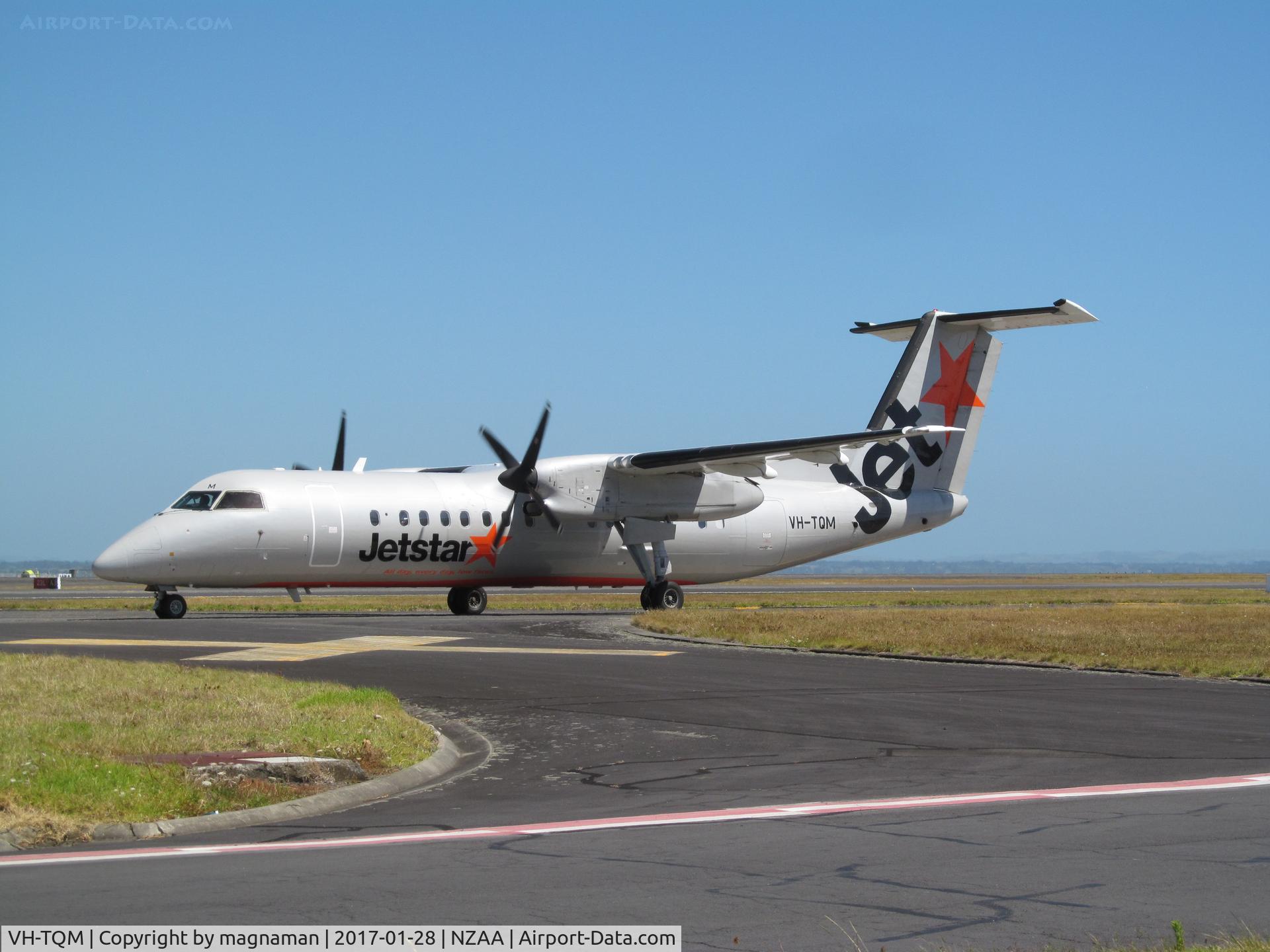 VH-TQM, 2004 De Havilland Canada DHC-8-315Q Dash 8 C/N 604, taxying out