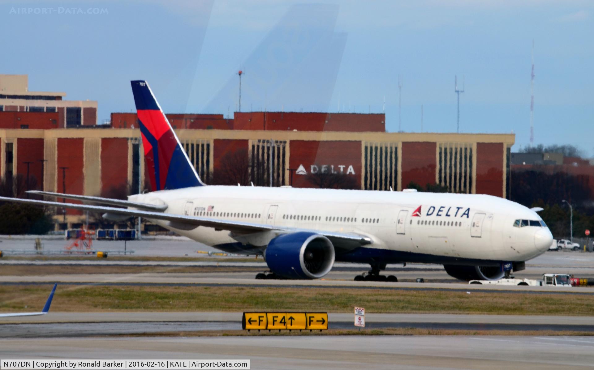 N707DN, 2009 Boeing 777-232/LR C/N 39091, Towed Atlanta