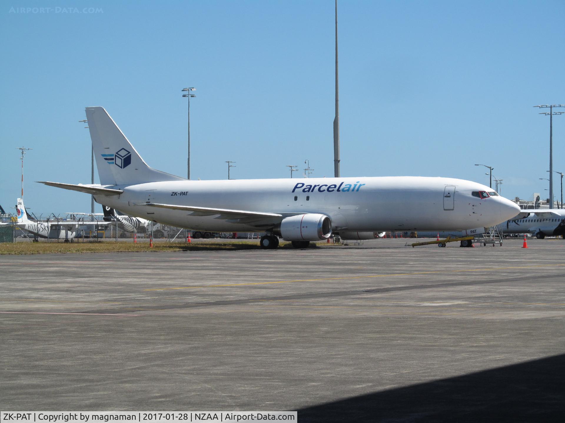 ZK-PAT, 1990 Boeing 737-4Y0/SF C/N 24683, awaiting next job