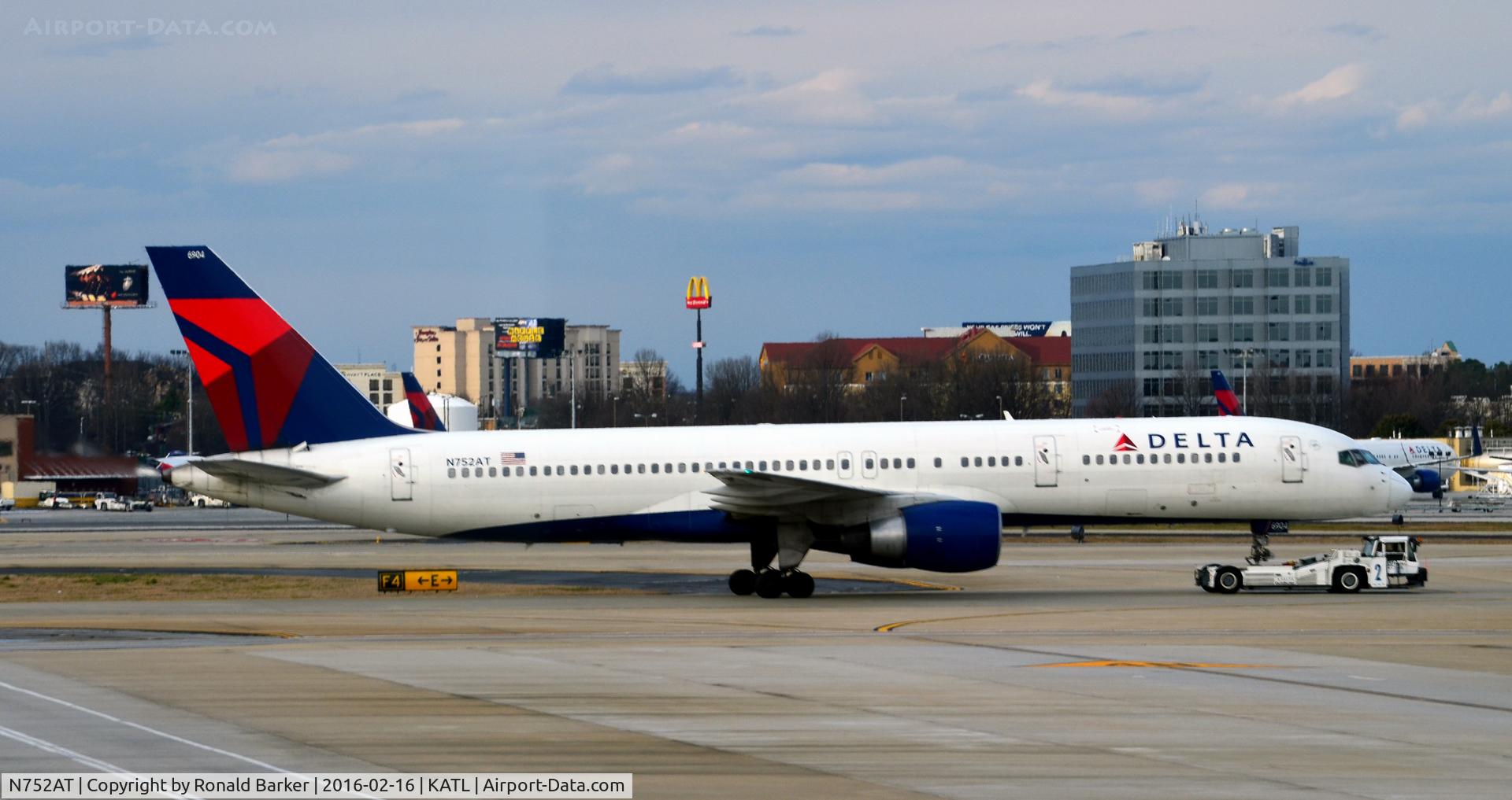 N752AT, 1984 Boeing 757-212 C/N 23128, Taxi Atlanta