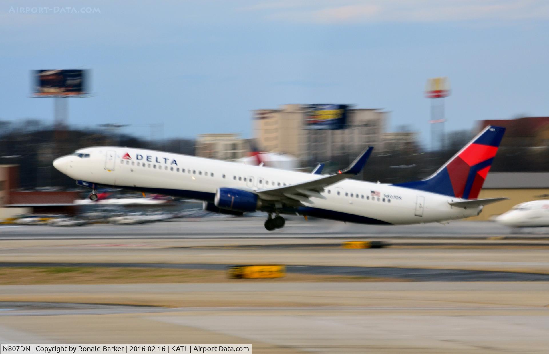 N807DN, 2013 Boeing 737-932/ER C/N 31921, Takeoff Atlanta