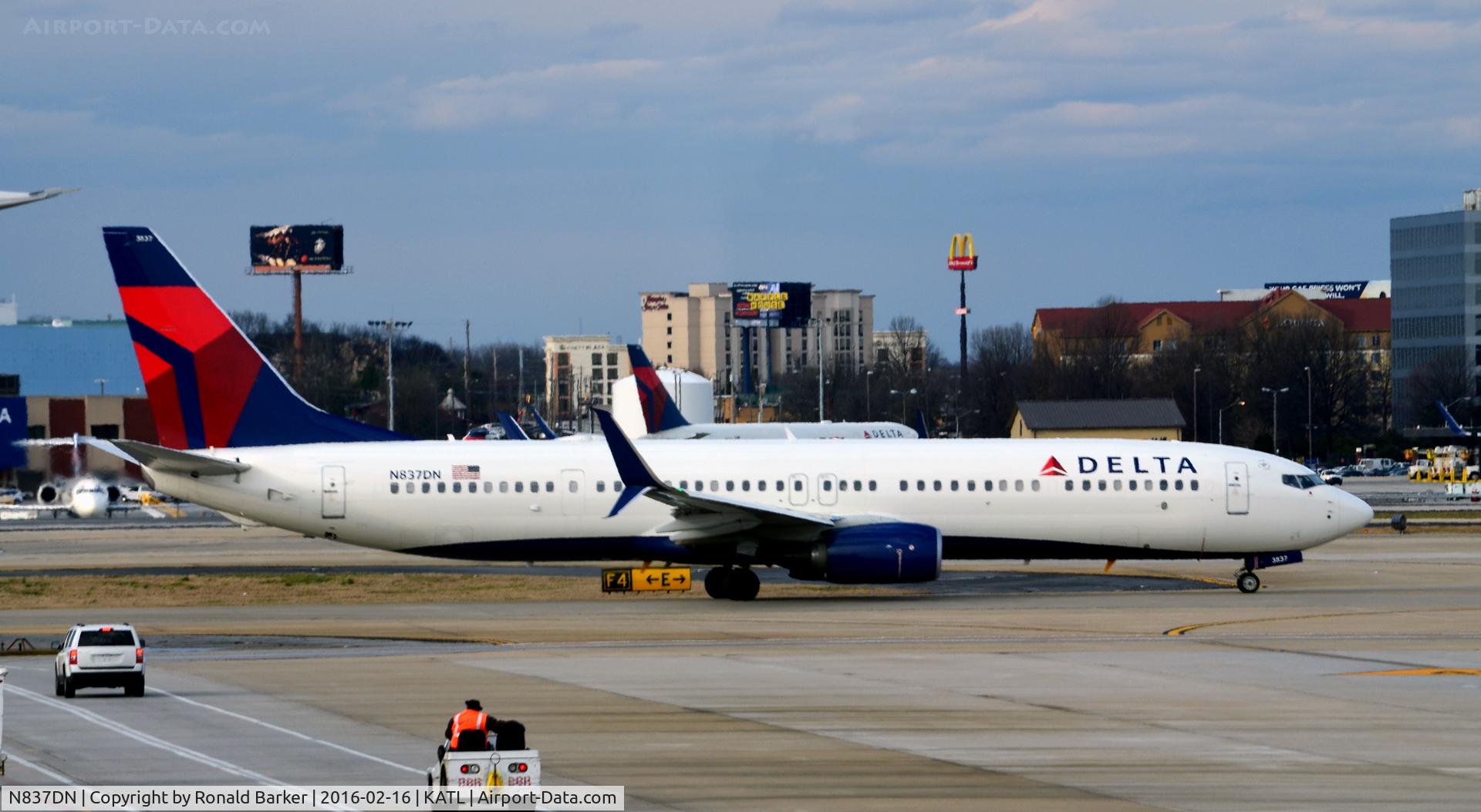 N837DN, 2015 Boeing 737-932/ER C/N 31948, Taxi Atlanta