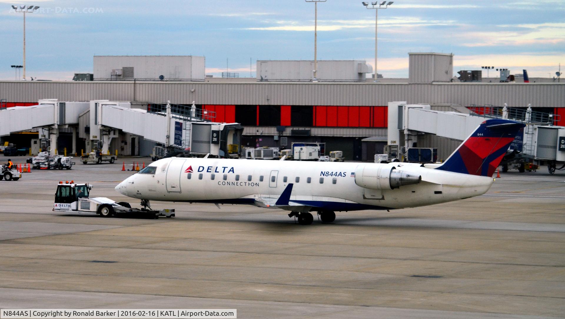 N844AS, 1999 Bombardier CRJ-200ER (CL-600-2B19) C/N 7317, Pushback Atlanta