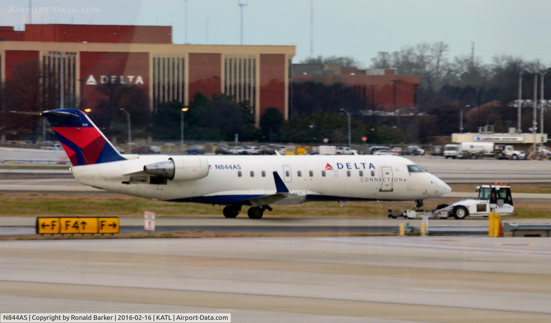 N844AS, 1999 Bombardier CRJ-200ER (CL-600-2B19) C/N 7317, Taxi for takeoff Atlanta