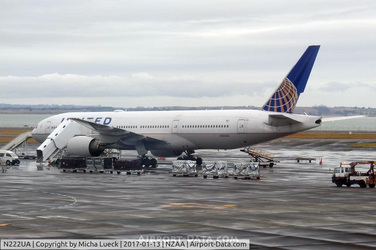 N222UA, 2001 Boeing 777-222 C/N 30553, At Auckland