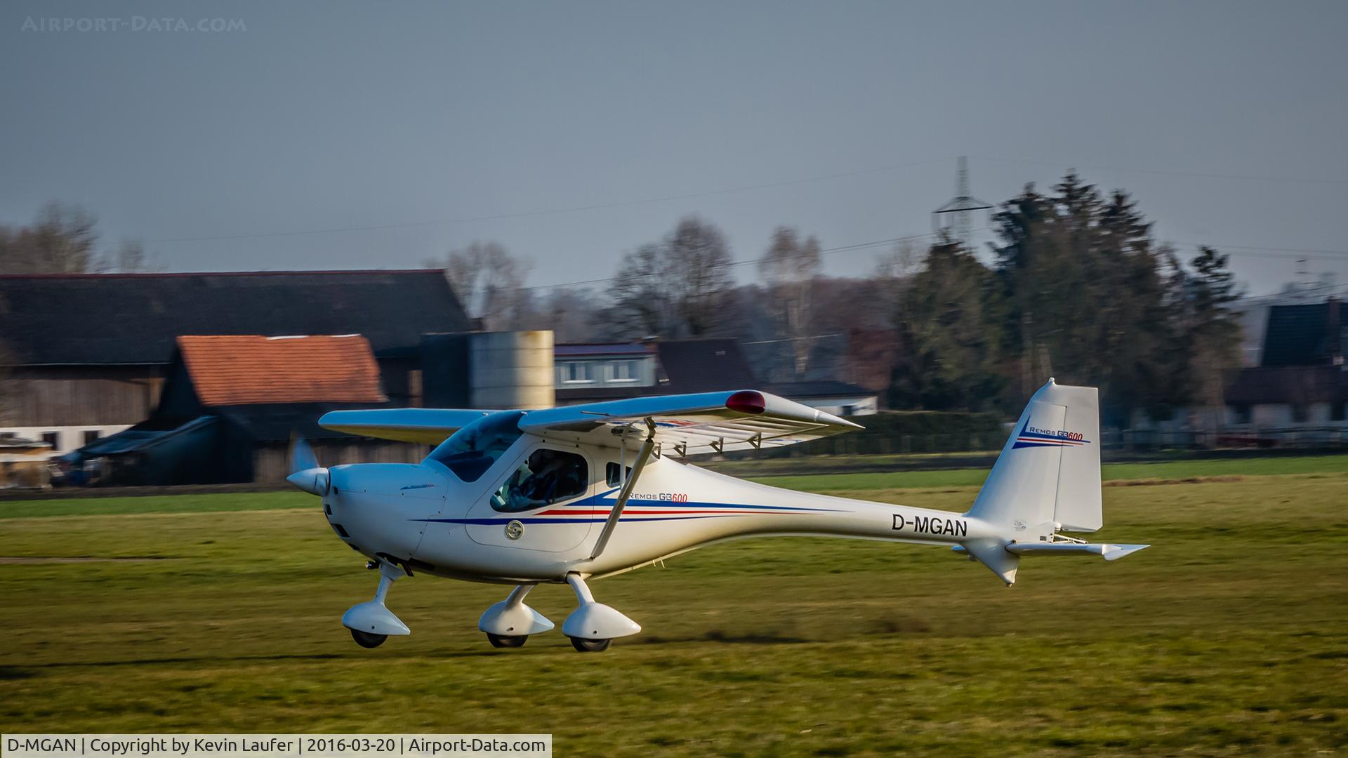 D-MGAN, Remos G-3 Mirage C/N 0000, Landung am EDMG Günzburg - Bayern - Germany