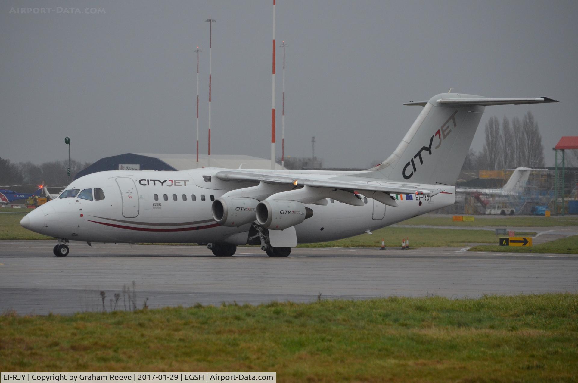 EI-RJY, 1997 British Aerospace Avro 146-RJ85 C/N E.2307, Departing from Norwich.