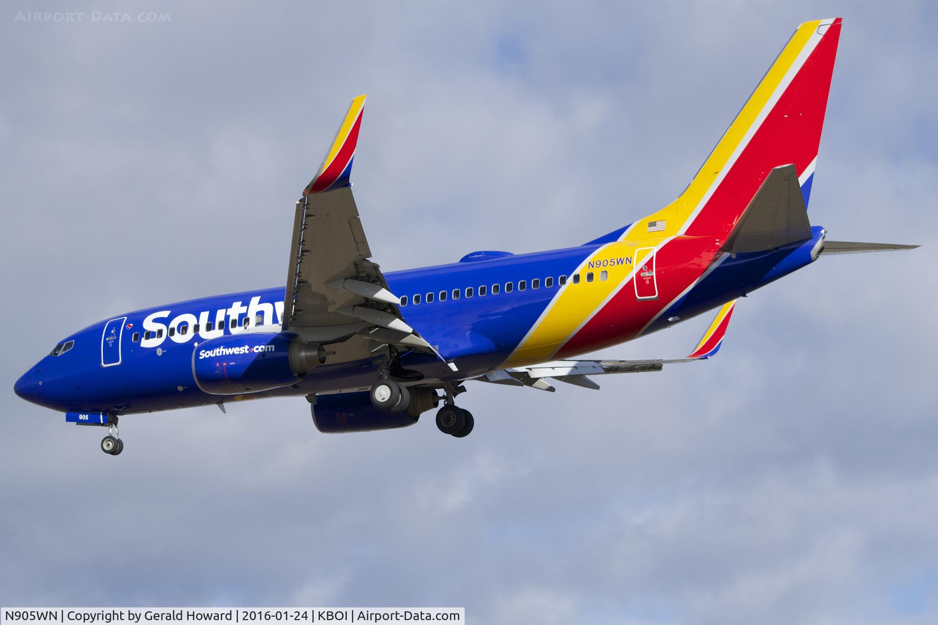 N905WN, 2008 Boeing 737-7H4 C/N 36617, Landing RWY 28R.