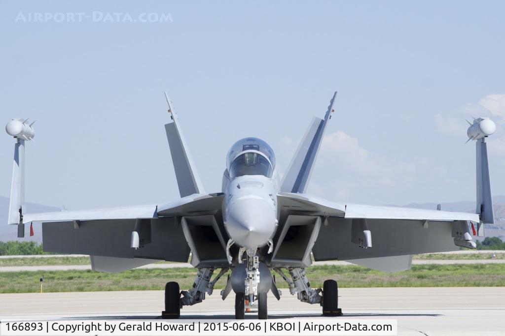 166839, Boeing F/A-18E Super Hornet C/N E158, Parked on south GA ramp. VAQ-129  “Vikings”, NAS Whidbey Island, WA.