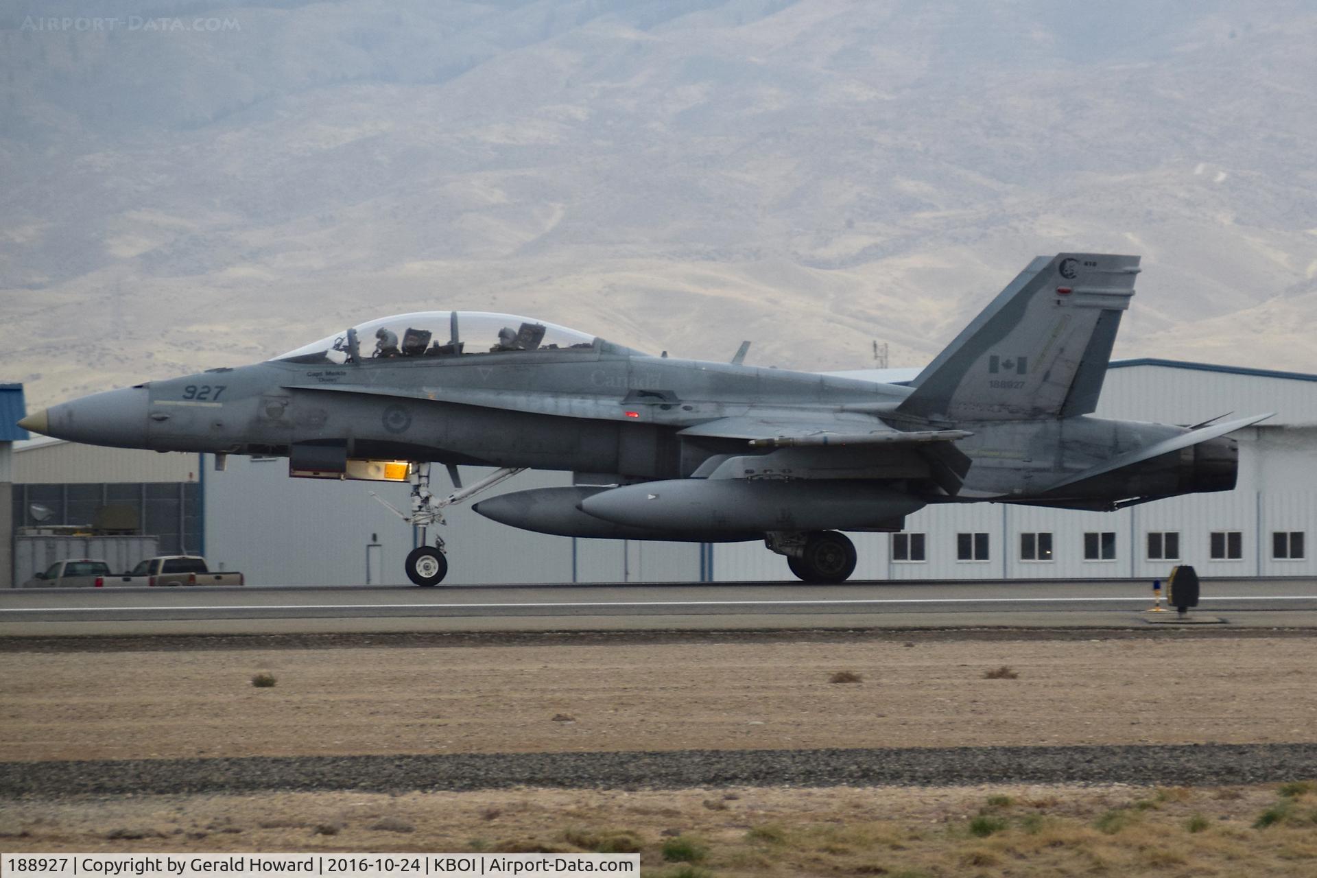 188927, 1988 McDonnell Douglas CF-188B Hornet C/N 0682/B098, Departing RWY 28L. 410 SQ., Cold lake, Alberta, Canada,