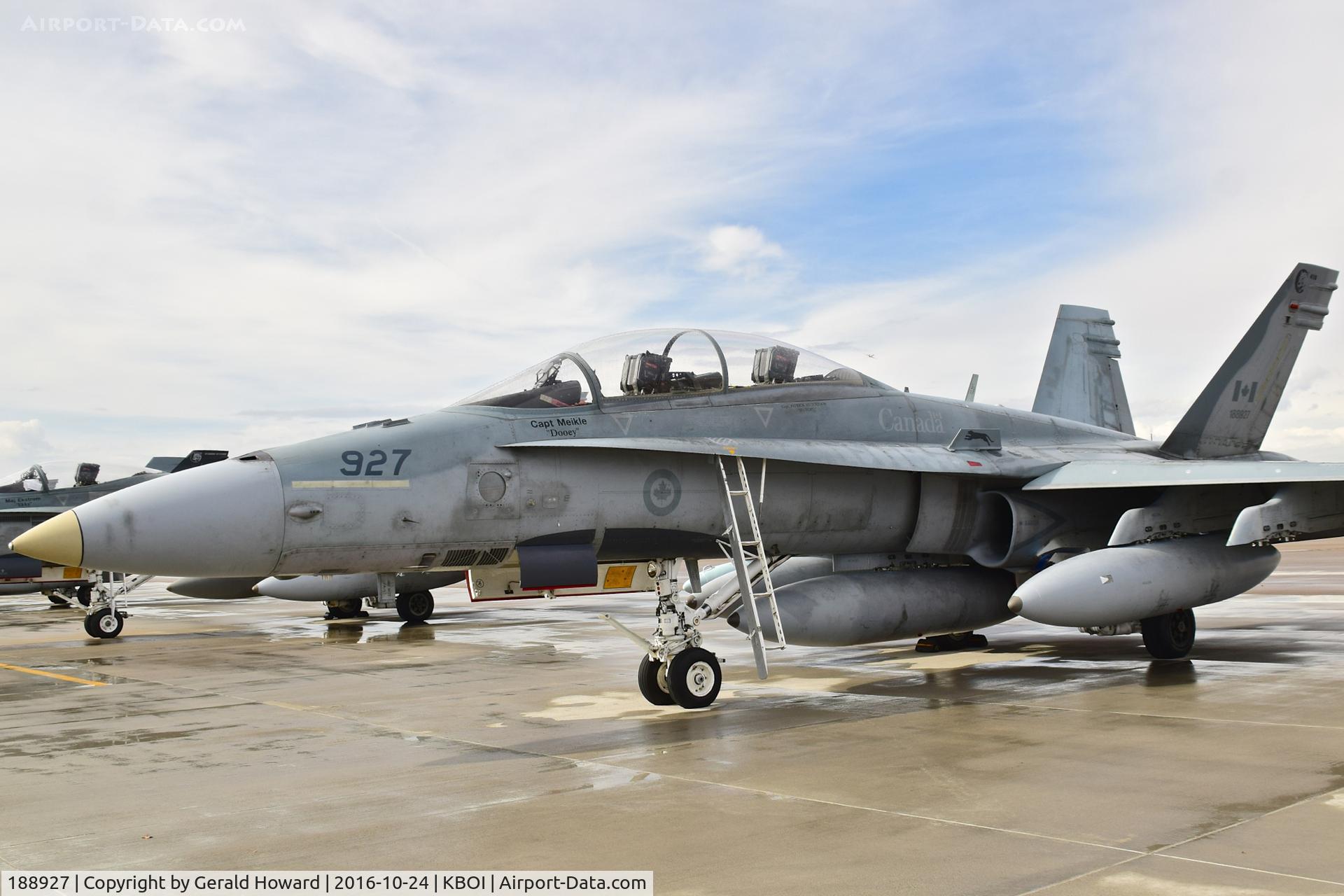 188927, 1988 McDonnell Douglas CF-188B Hornet C/N 0682/B098, 410 SQ., Cold lake, Alberta, Canada.