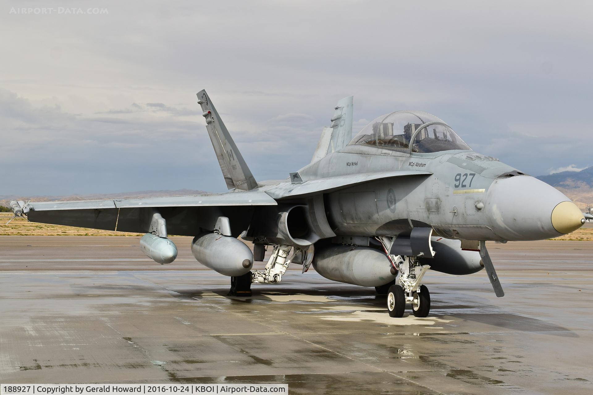 188927, 1988 McDonnell Douglas CF-188B Hornet C/N 0682/B098, 410 SQ., Cold lake, Alberta, Canada.