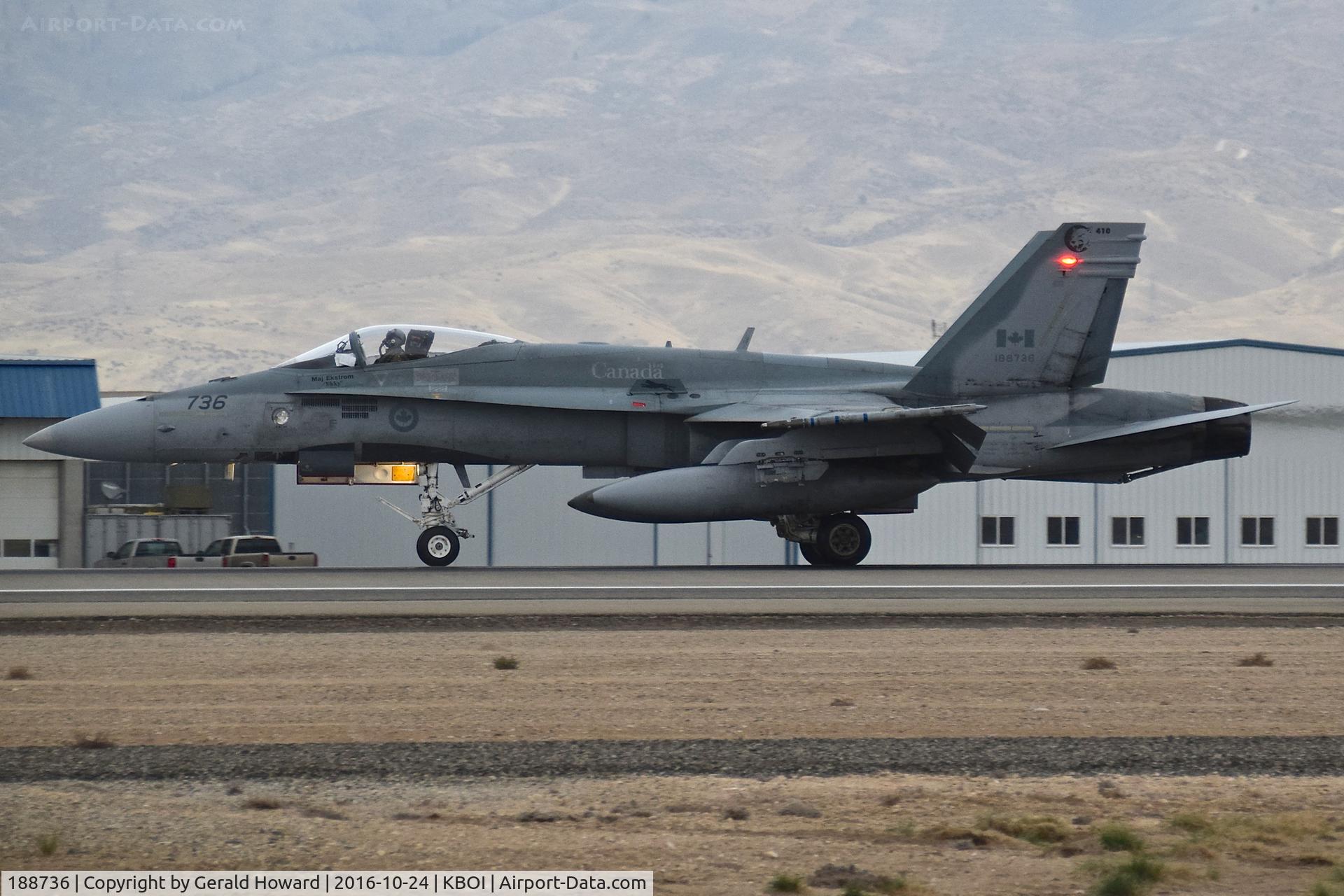188736, McDonnell Douglas CF-188A Hornet C/N 0265/A212, Landing RWY 28L.  410 Sq, Cold Lake, Alberta, Canada