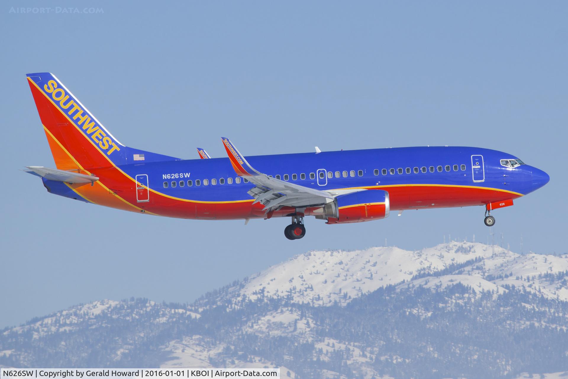 N626SW, 1996 Boeing 737-3H4 C/N 27702, Landing RWY 10L.