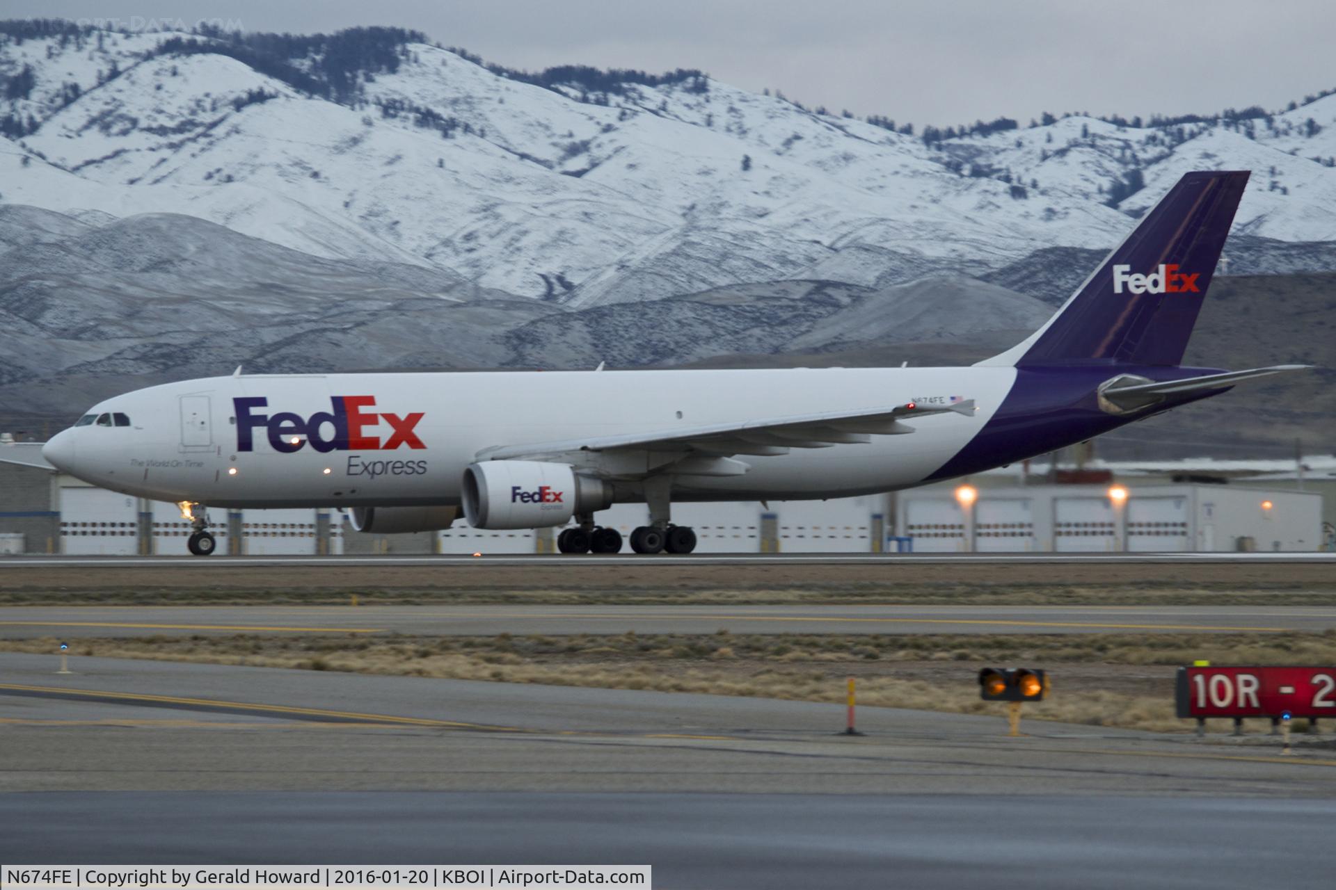 N674FE, 1997 Airbus A300F4-605R C/N 781, Take off roll on RWY 10L.