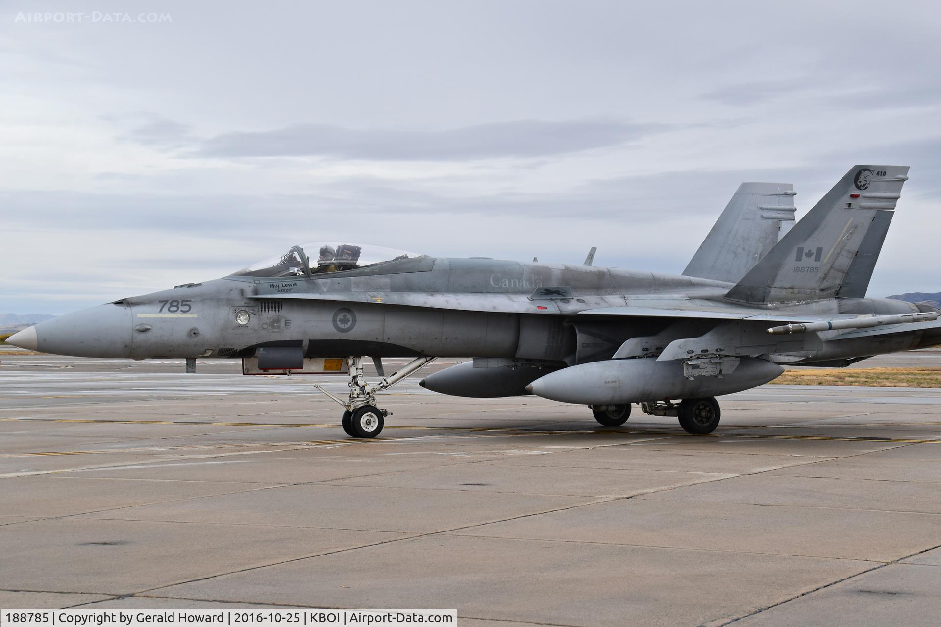 188785, 1987 McDonnell Douglas CF-188A Hornet C/N 581/A488, Turning off Bravo. 410 Sq., Cold lake, Alberta, Canada.