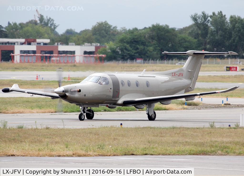 LX-JFV, 2013 Pilatus PC-12/47E C/N 1409, Taxiing to his parking...