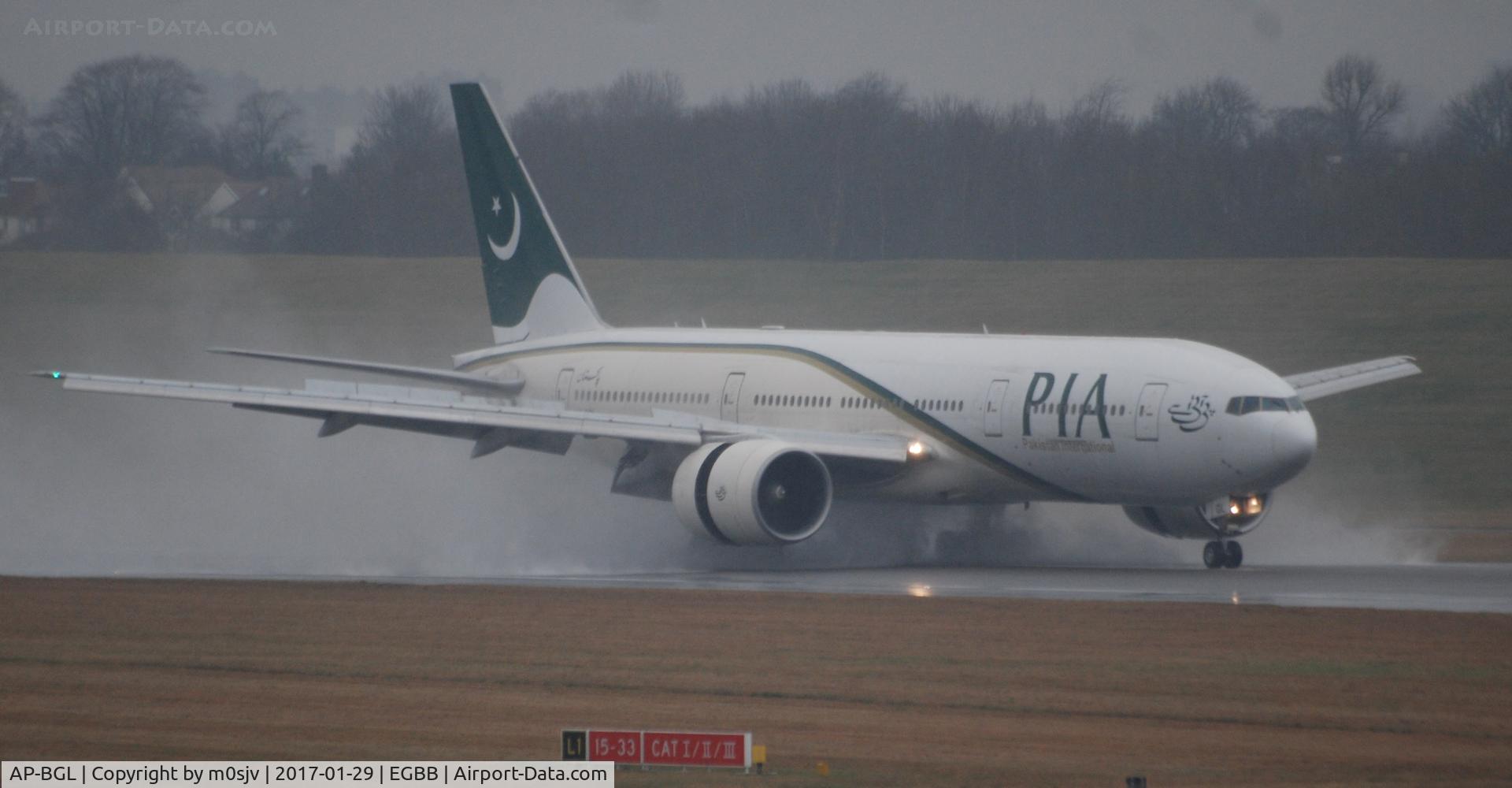 AP-BGL, 2004 Boeing 777-240/ER C/N 33777, Landing at a very wet Birmingham