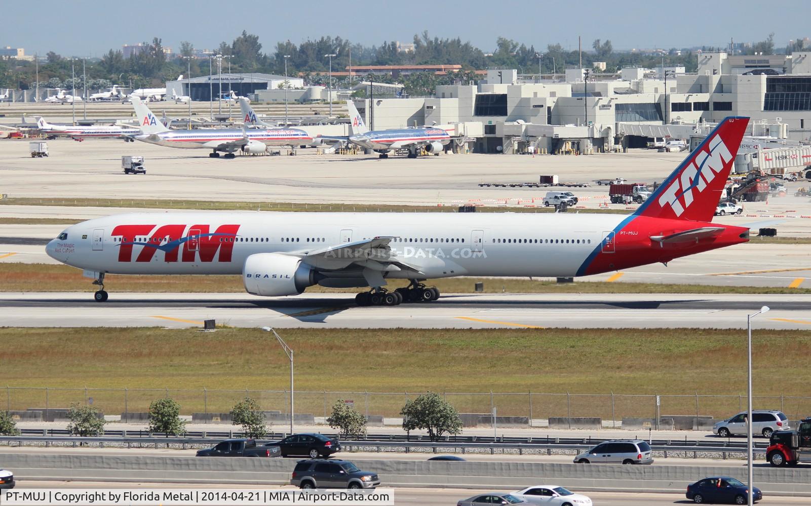PT-MUJ, 2013 Boeing 777-32W/ER C/N 40588, TAM 777-300