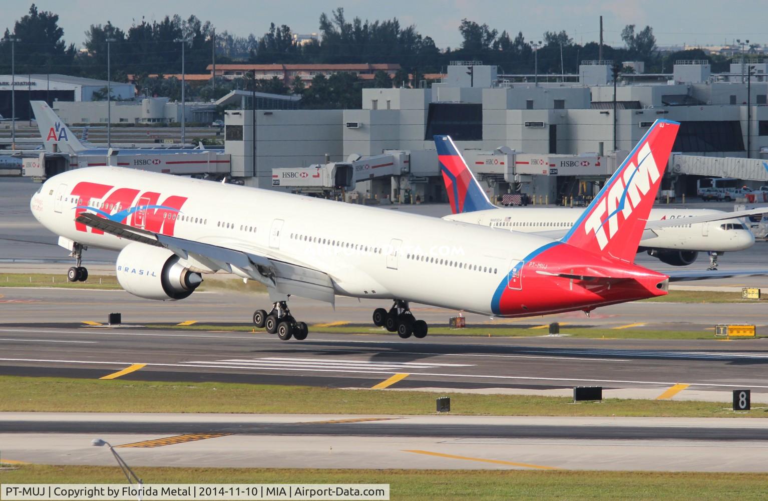 PT-MUJ, 2013 Boeing 777-32W/ER C/N 40588, TAM 777-300