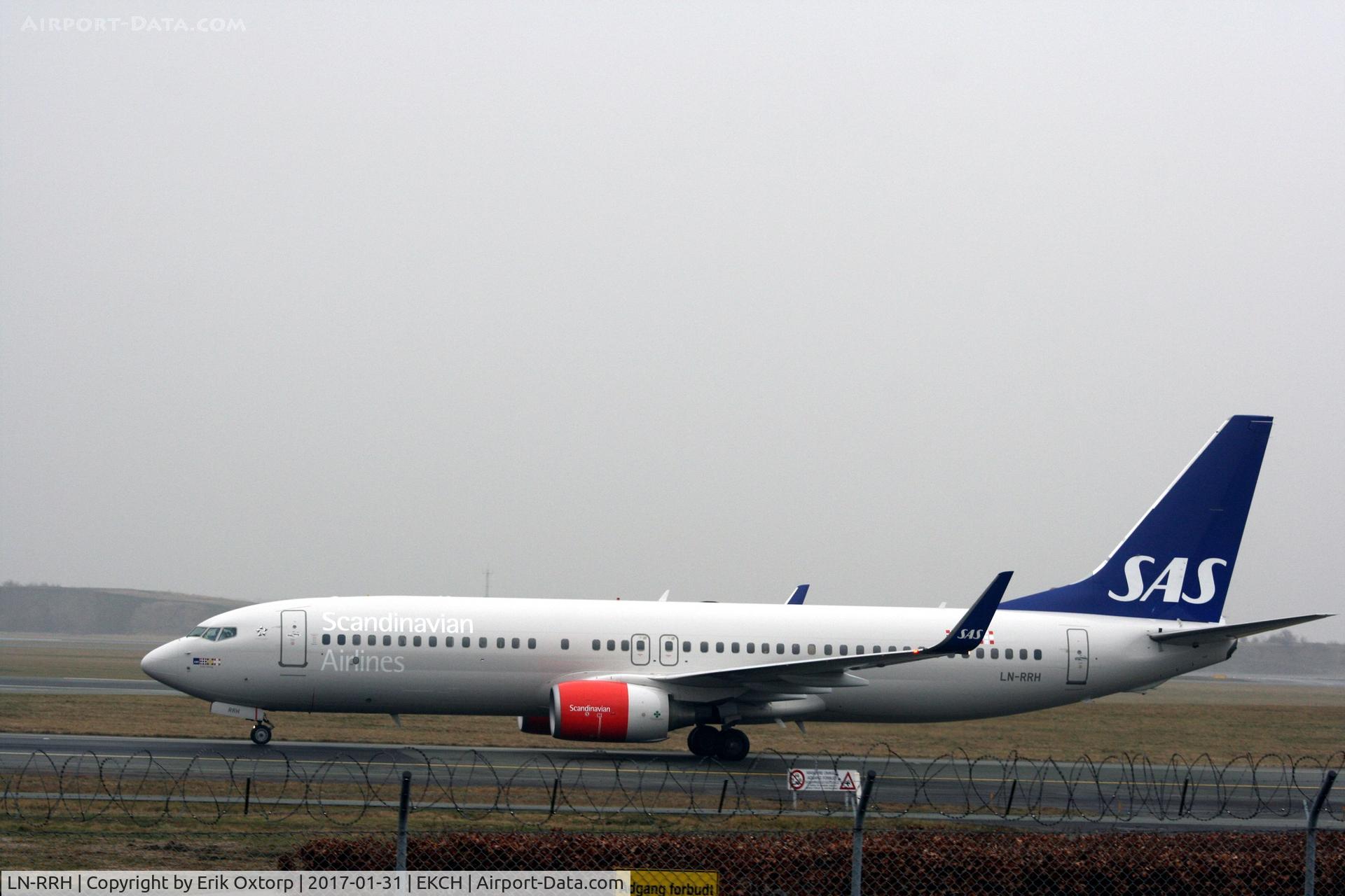 LN-RRH, 2009 Boeing 737-883 C/N 34546, LN-RRH just landed rw 04L