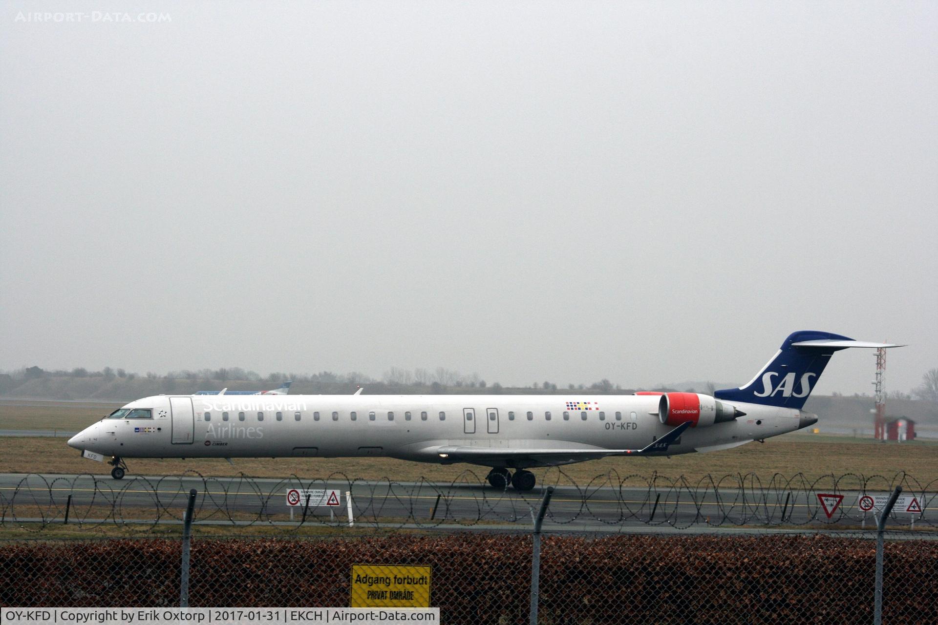 OY-KFD, 2009 Bombardier CRJ-900 (CL-600-2D24) C/N 15221, OY-KFD just landed rw 04L
