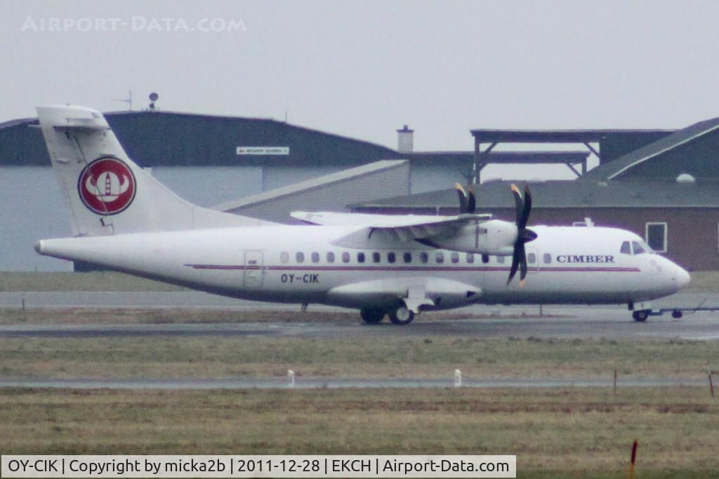 OY-CIK, 1996 ATR 42-512 C/N 501, Taxiing