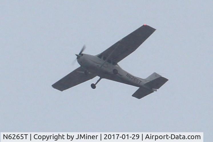 N6265T, 2008 Cessna 172S Skyhawk SP C/N 172S10733, Flying over Sleepy Hollow IL.