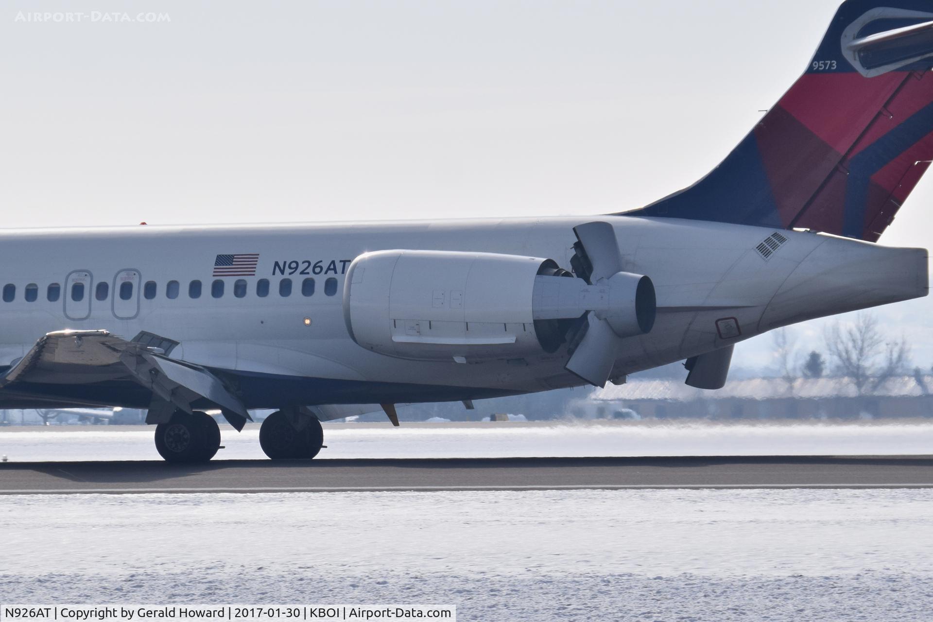 N926AT, 2000 Boeing 717-200 C/N 55078, Reverse thrusters in action.