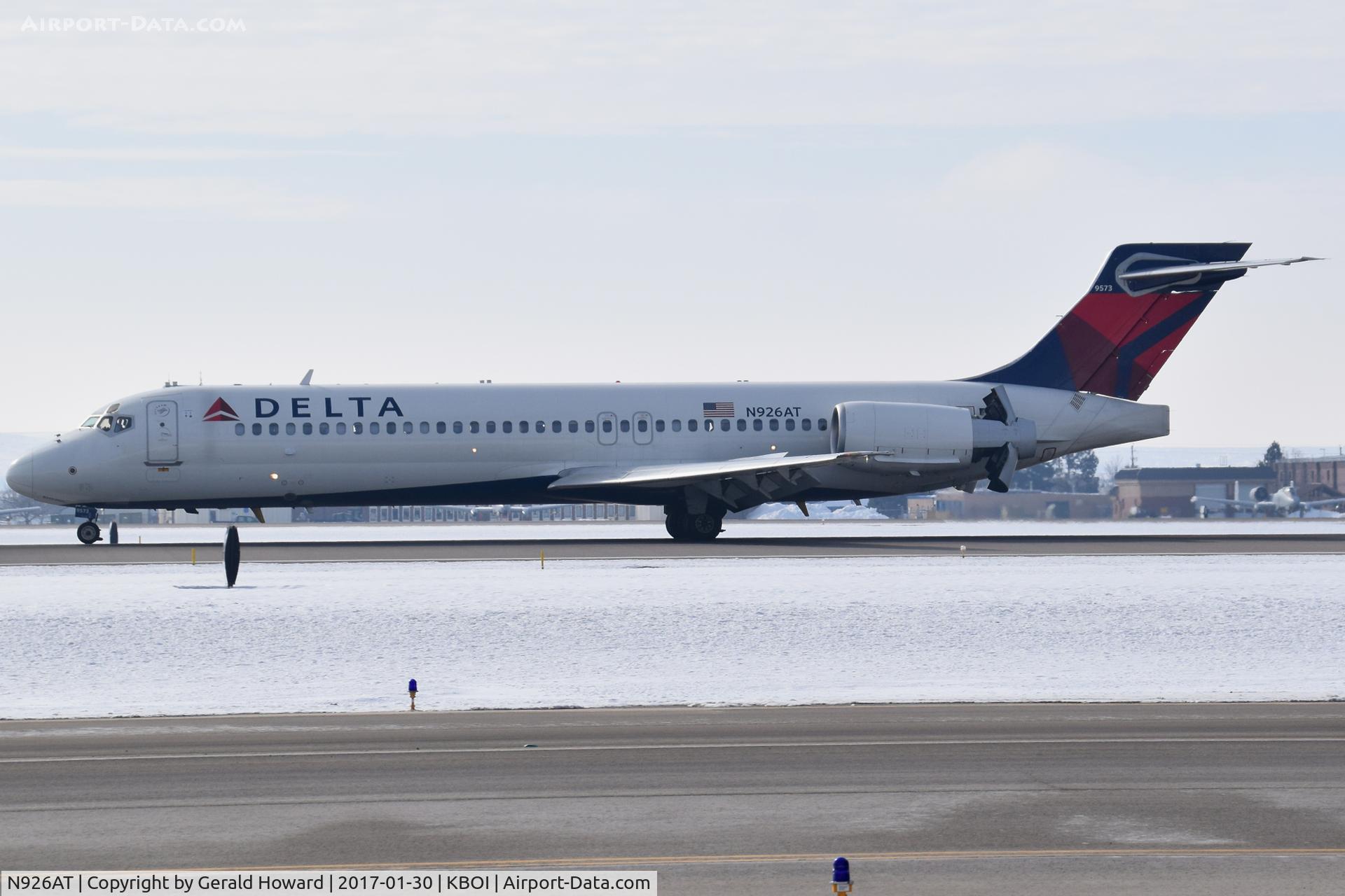 N926AT, 2000 Boeing 717-200 C/N 55078, Landing RWY 10L.