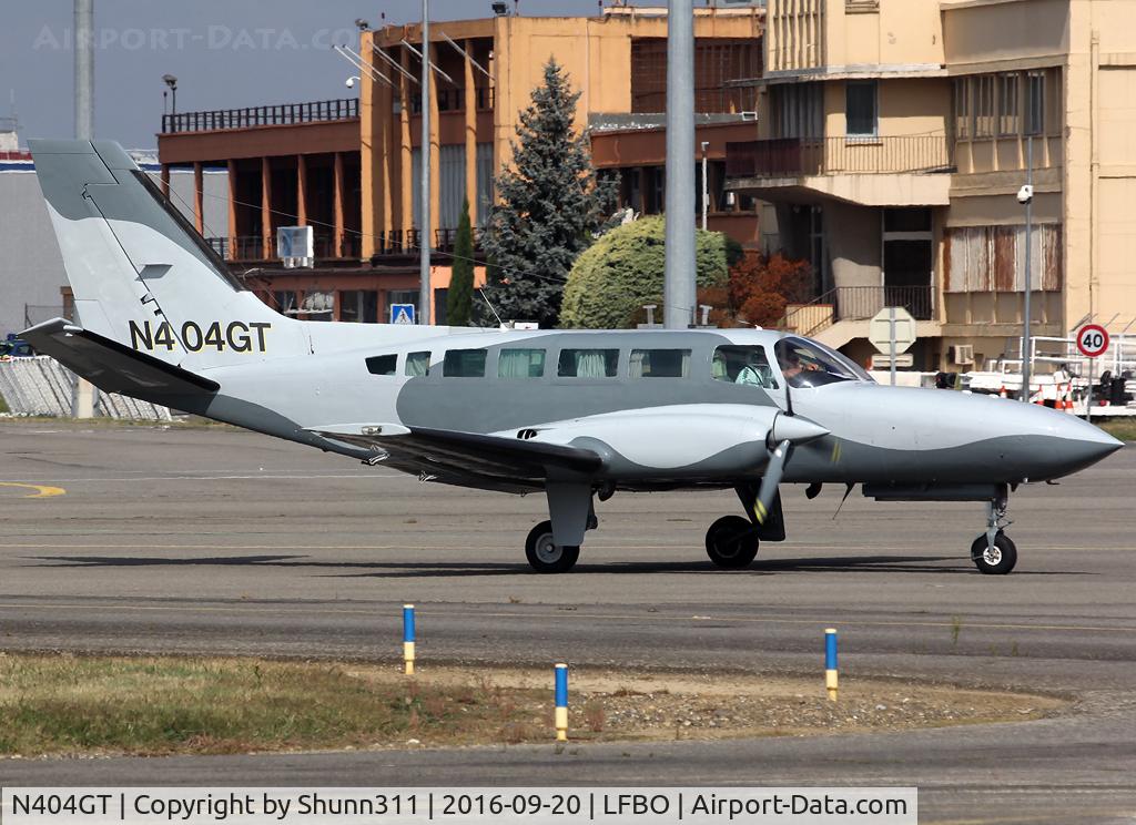 N404GT, 1978 Cessna 404 Titan C/N 404-0640, Taxiing to the General Aviation area