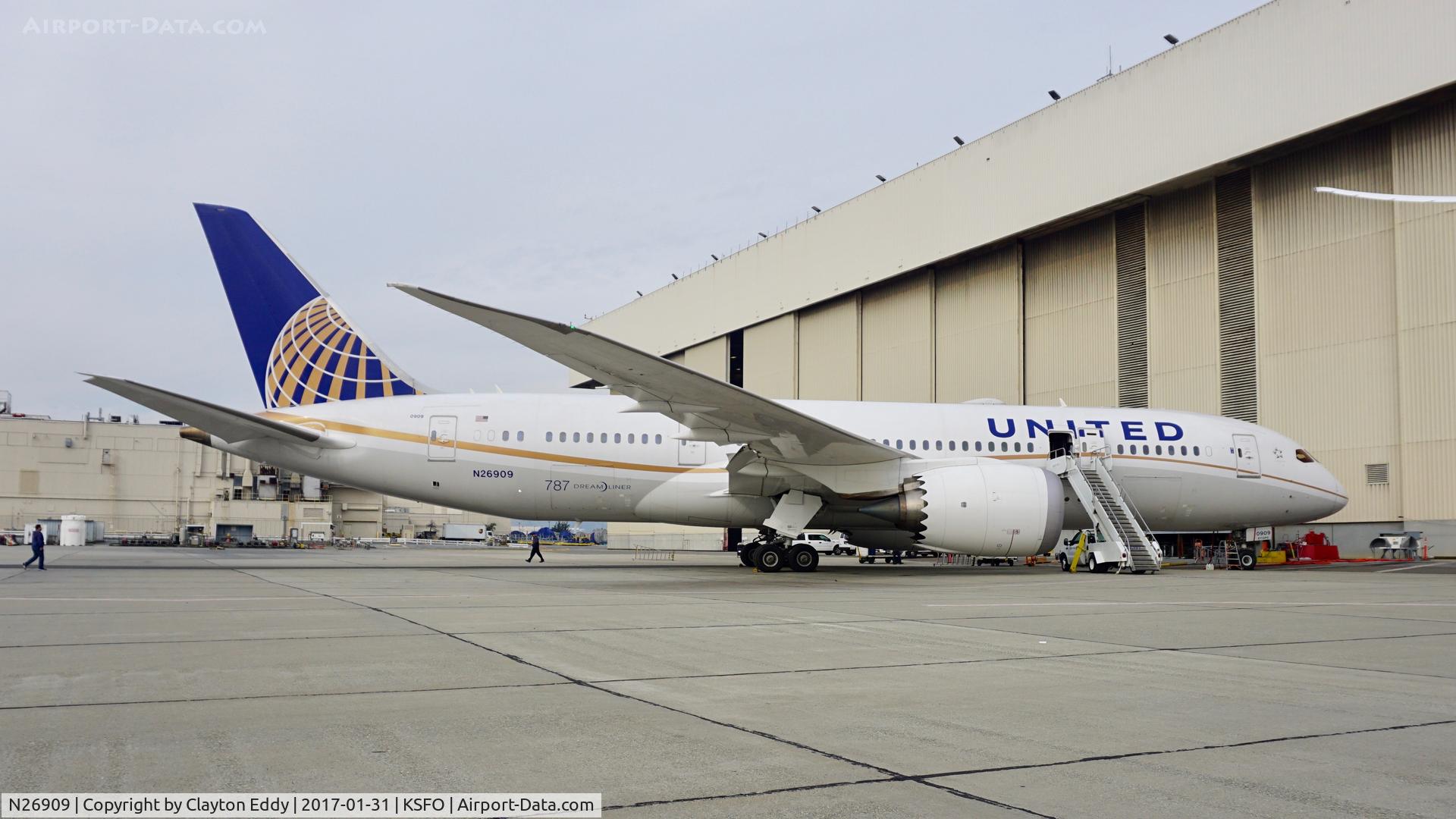 N26909, 2013 Boeing 787-8 Dreamliner C/N 34827, SFO 2017