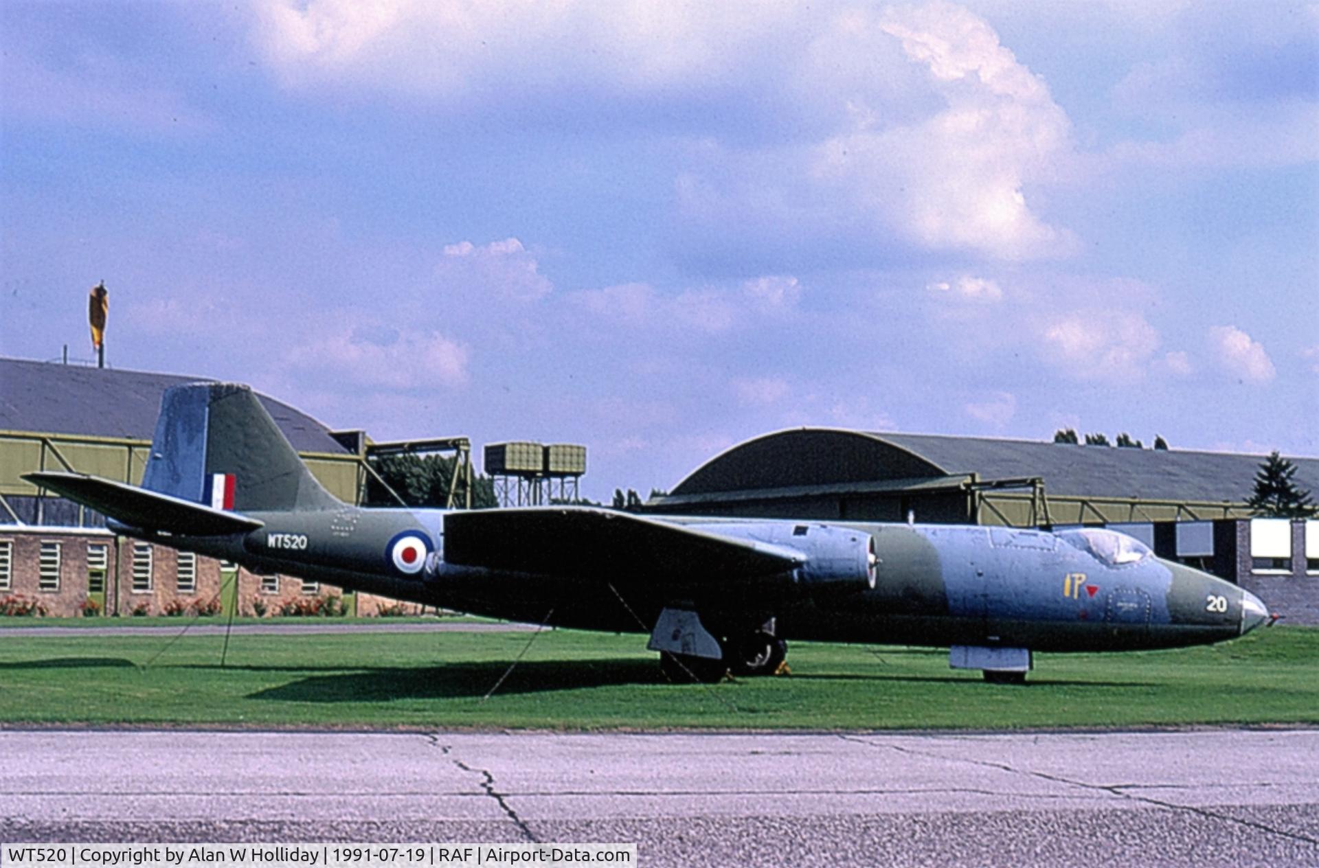 WT520, 1955 English Electric Canberra PR.7 C/N 71413, Just before being Cut up in 1991 at RAF Swinderby