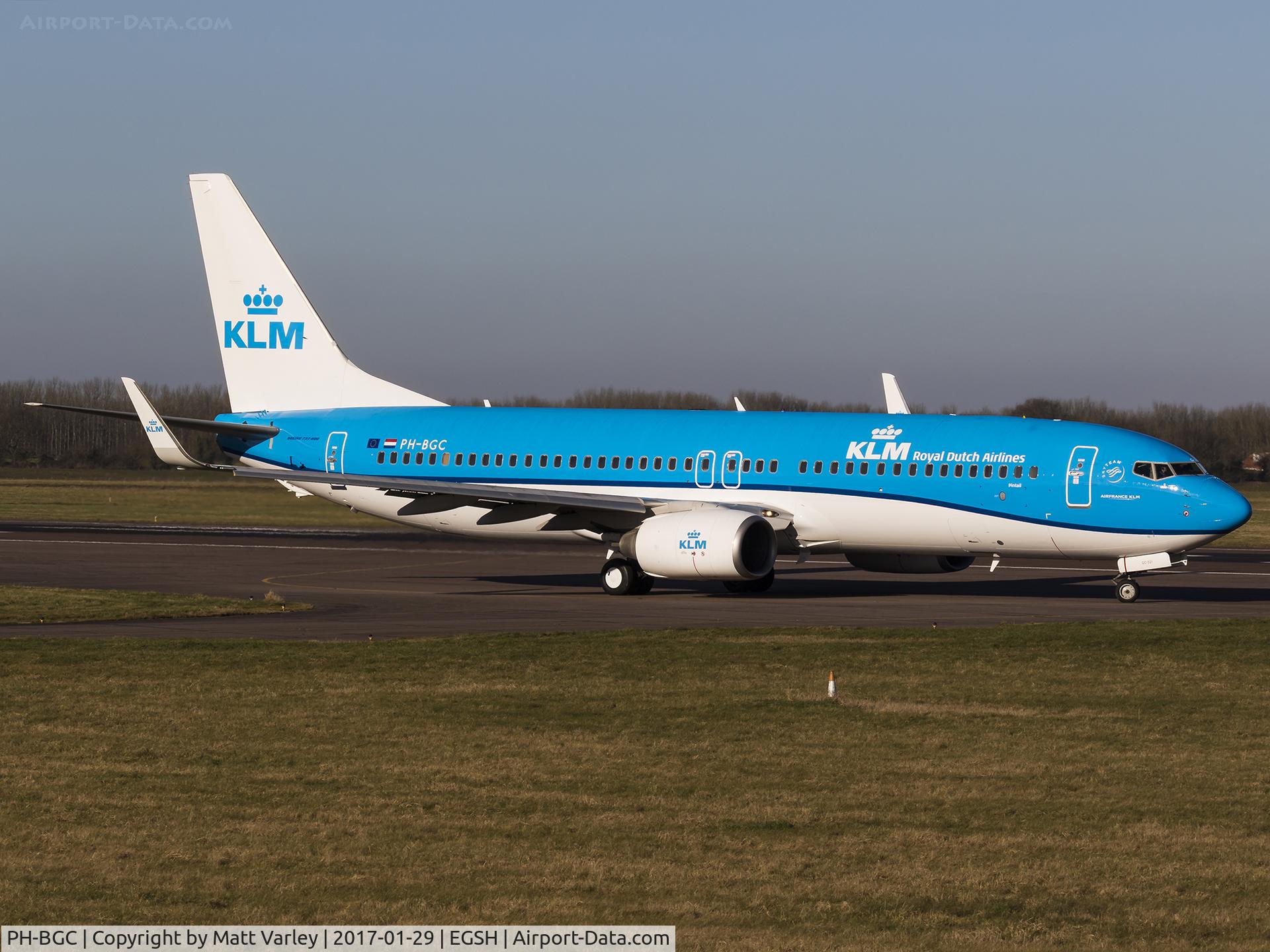 PH-BGC, 2008 Boeing 737-8K2 C/N 30361, Departing Norwich after paint into the 