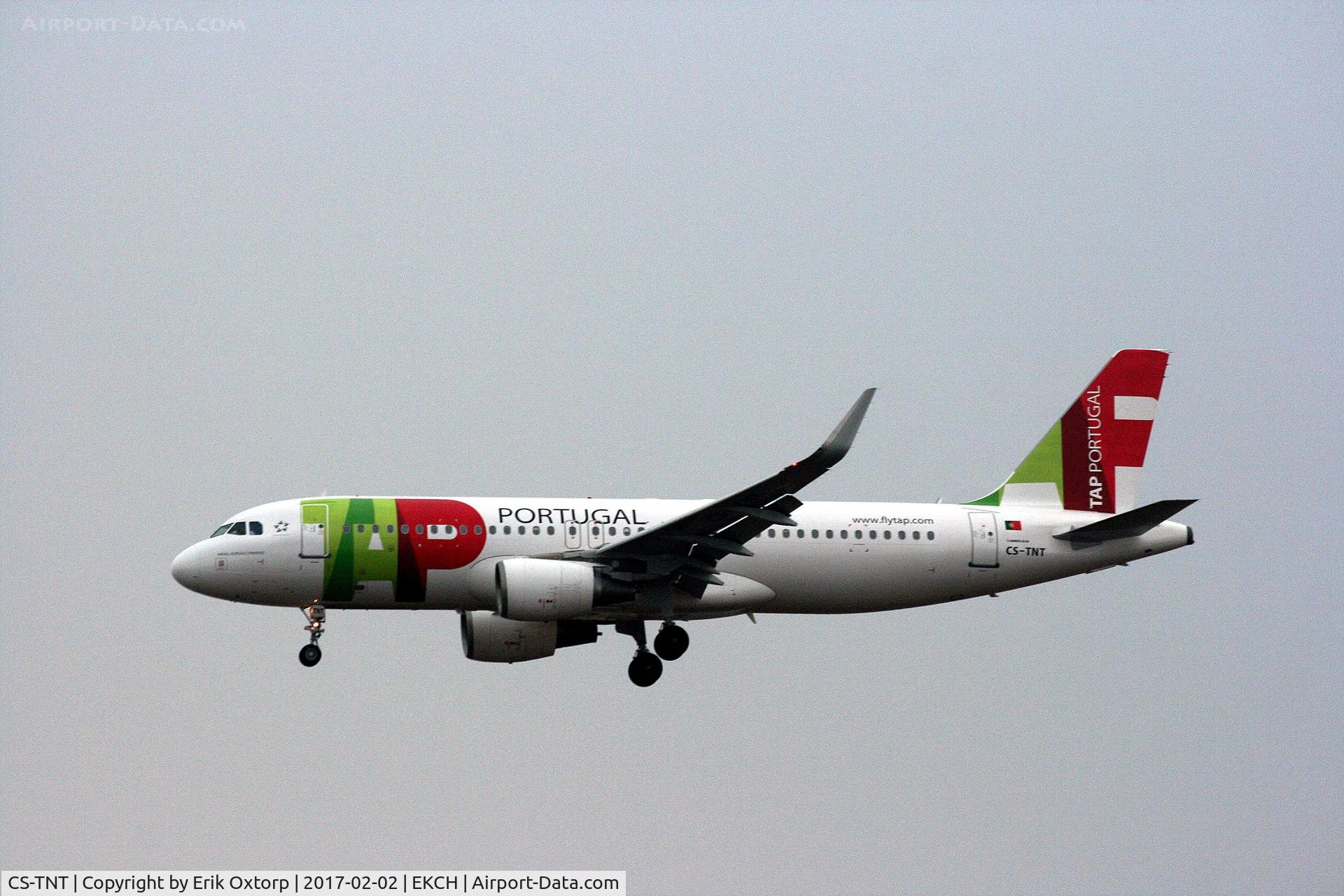 CS-TNT, 2009 Airbus A320-214 C/N 4095, CS-TNT landing rw 22L