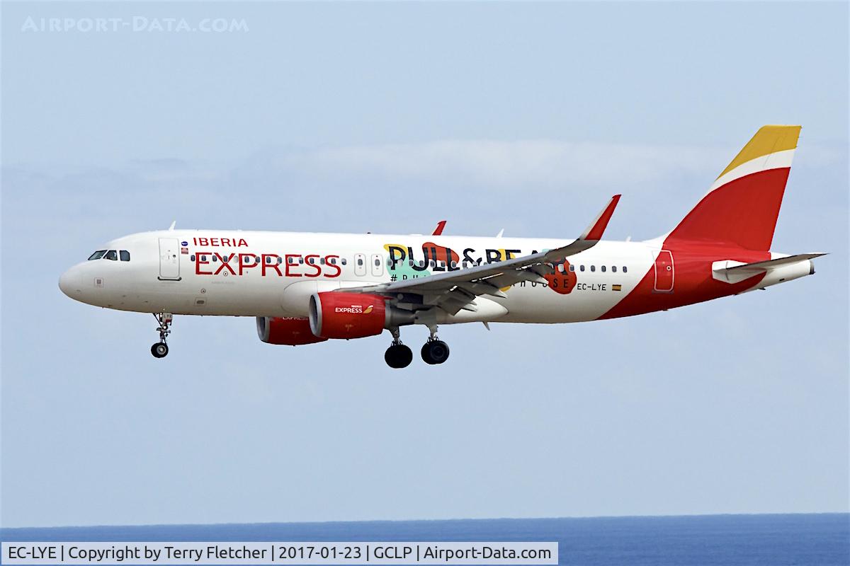 EC-LYE, 2013 Airbus A320-216 C/N 5729, at Gran Canaria