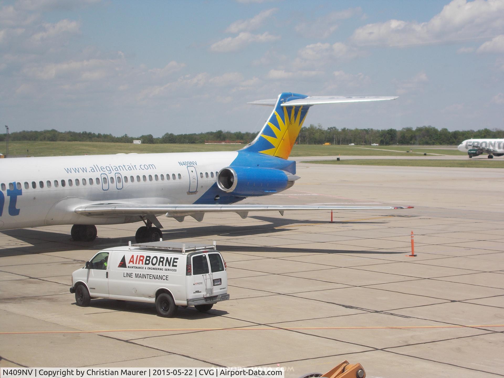 N409NV, 1987 McDonnell Douglas MD-83 (DC-9-83) C/N 49574, An Old Maddog with very unusual 4 windows aft of the rear door 