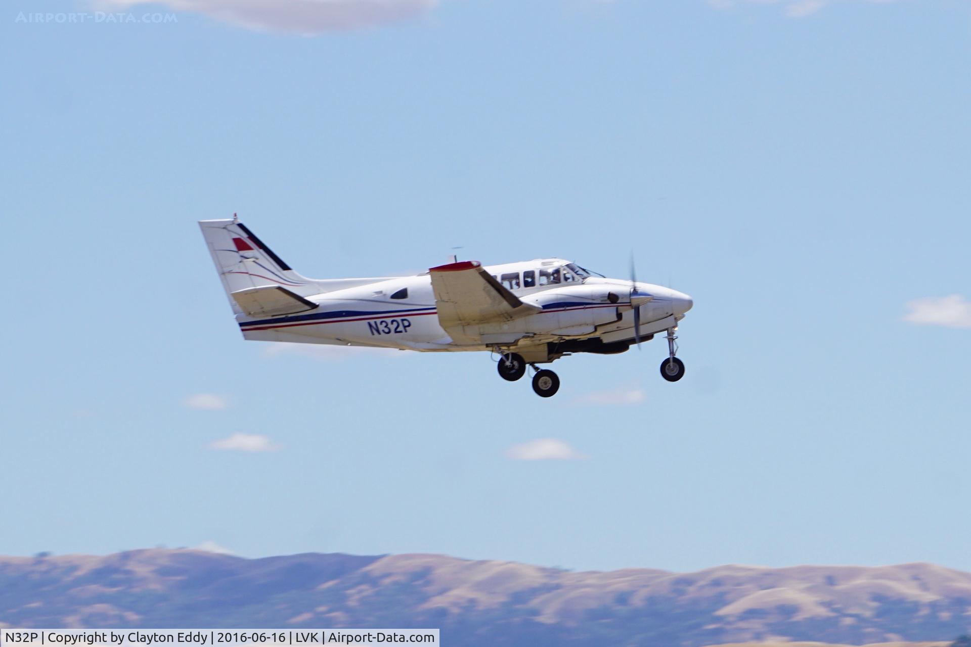 N32P, 1967 Beech U-21A Ute C/N LM-31, Livermore Airport 2016