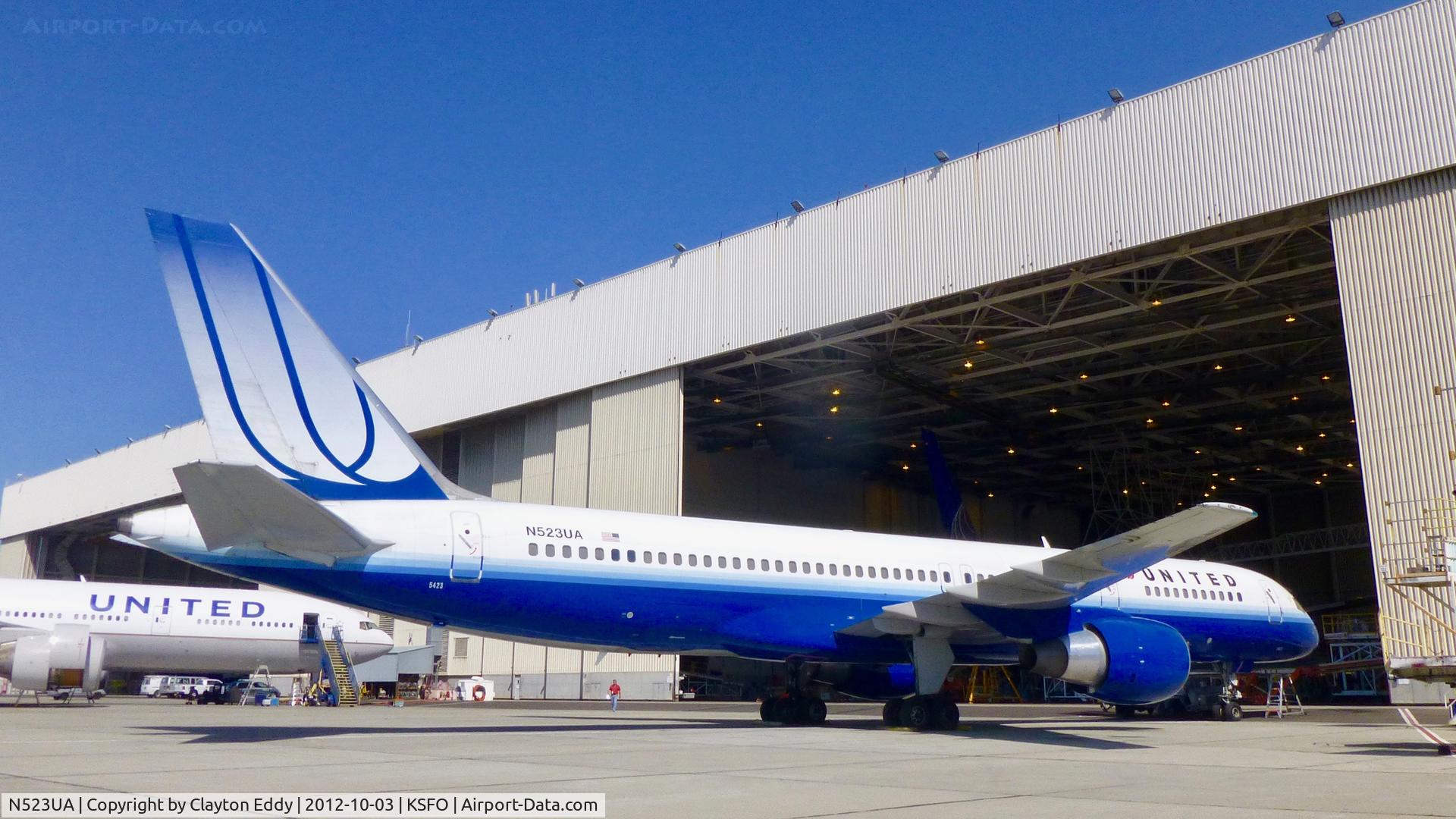 N523UA, 1990 Boeing 757-222 C/N 24932, SFO 2012