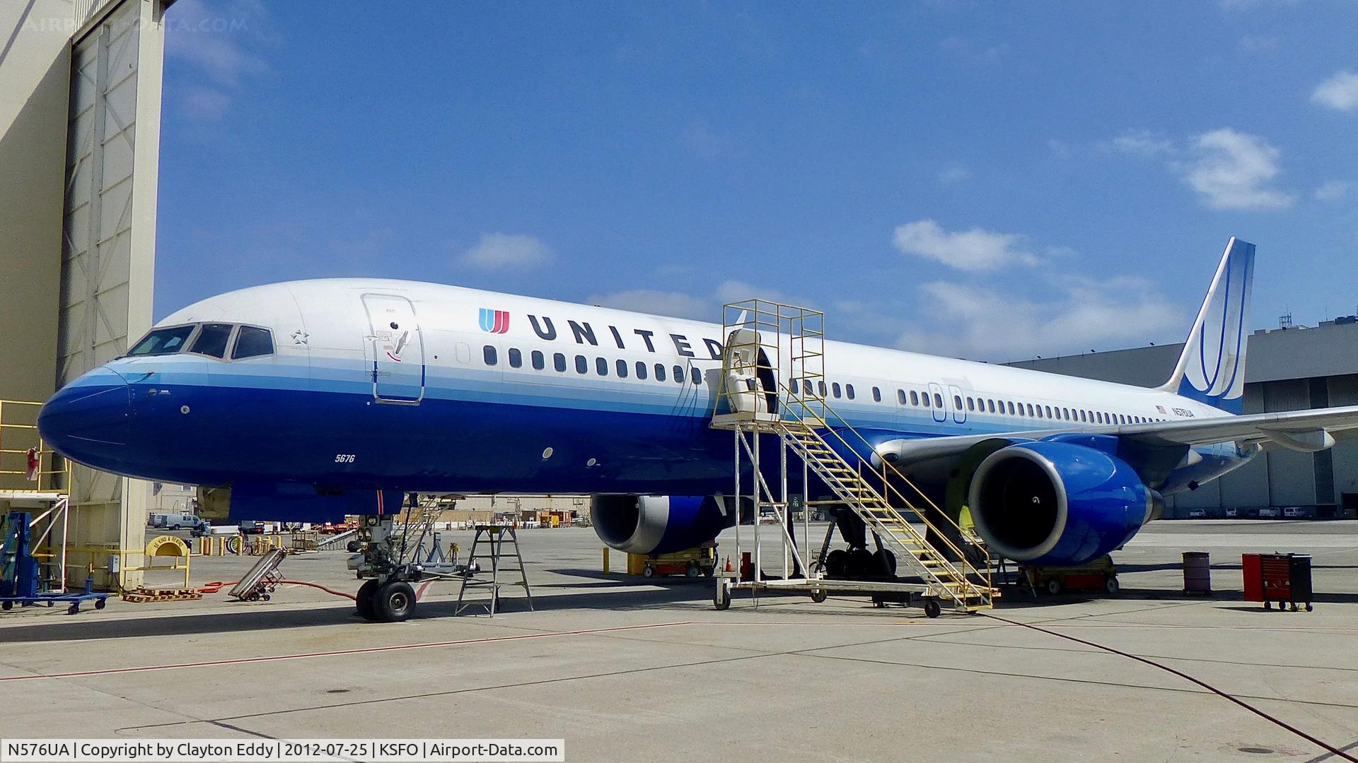 N576UA, 1993 Boeing 757-222 C/N 26690, SFO 2012