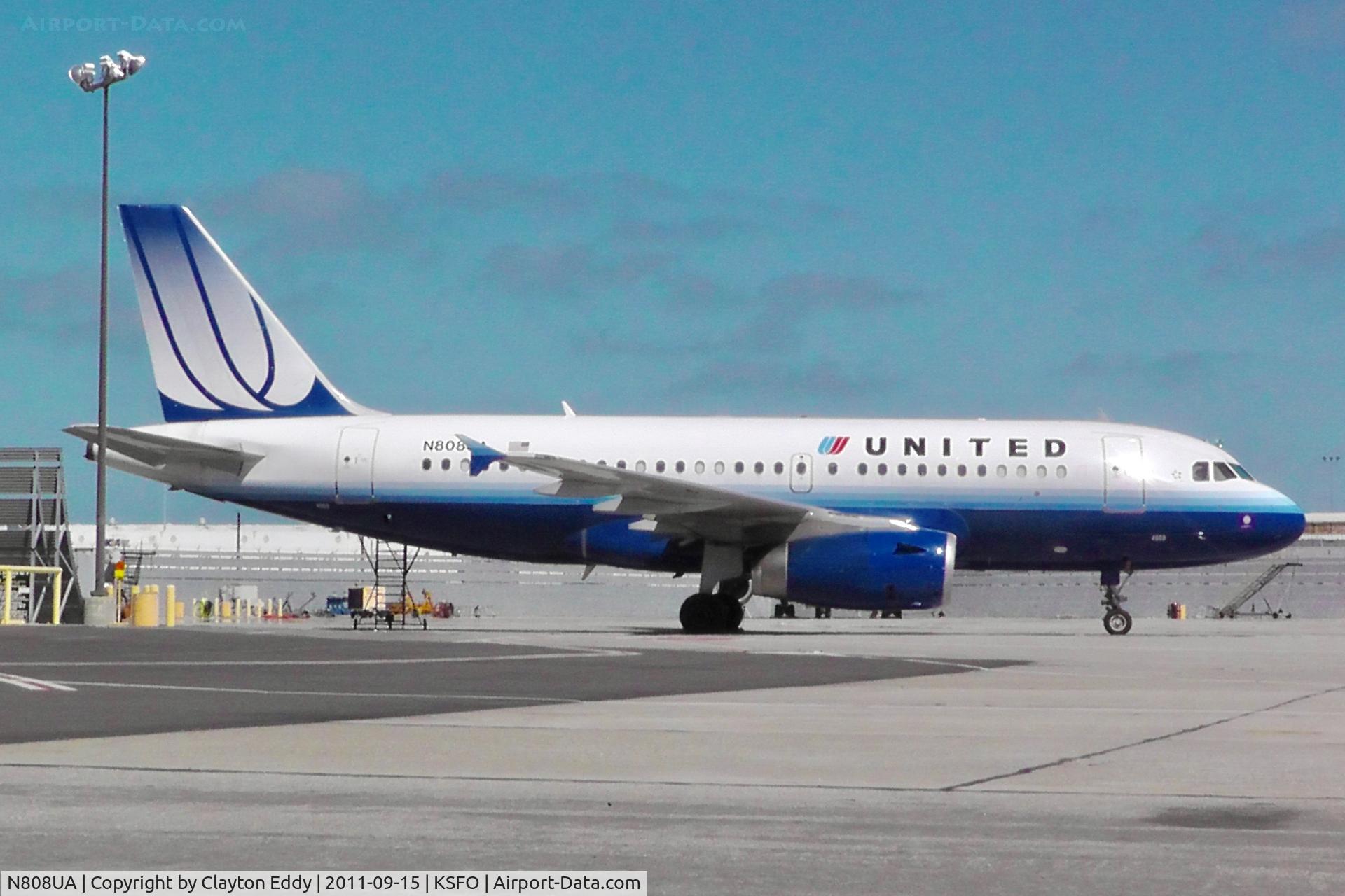 N808UA, 1998 Airbus A319-131 C/N 804, SFO 2011